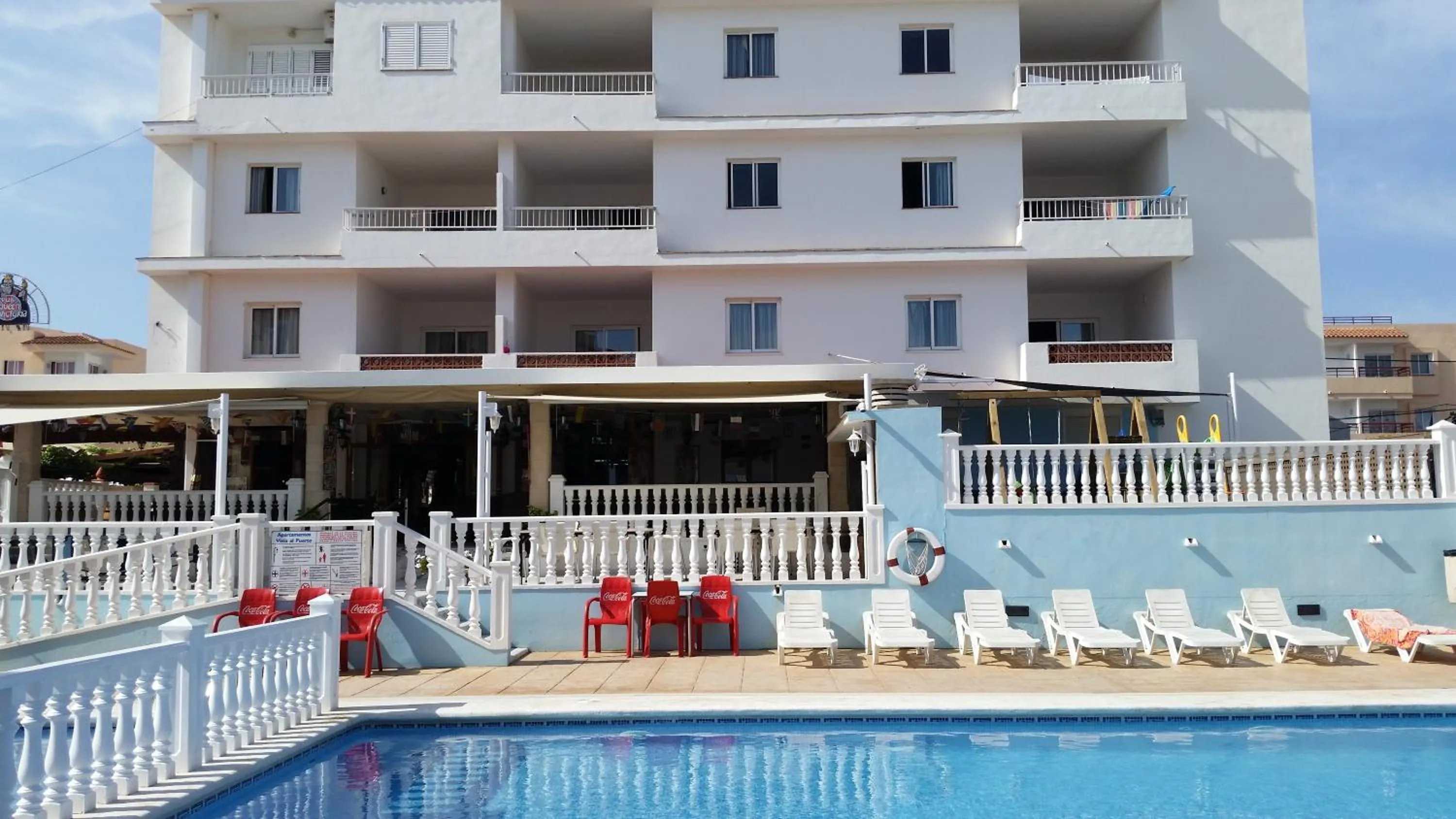 Property building in Apartamentos Vista al Puerto