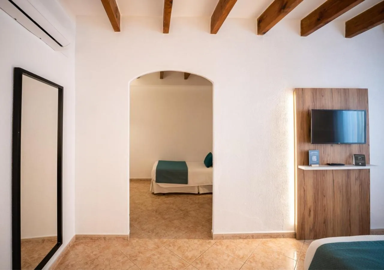 Bedroom in Alfons Hotel