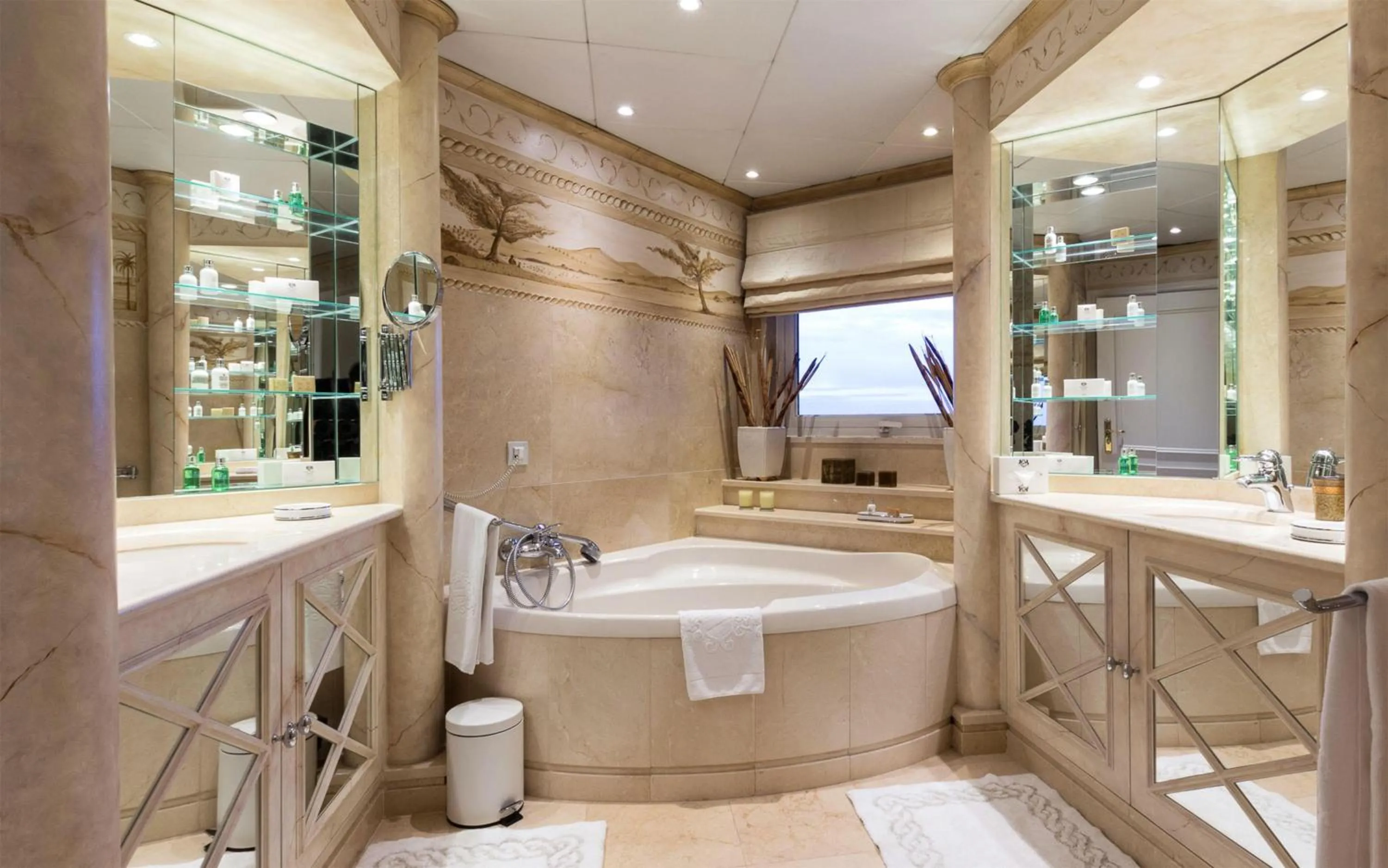 Bathroom in Dom Pedro Lisboa Hotel, a member of Radisson Individuals