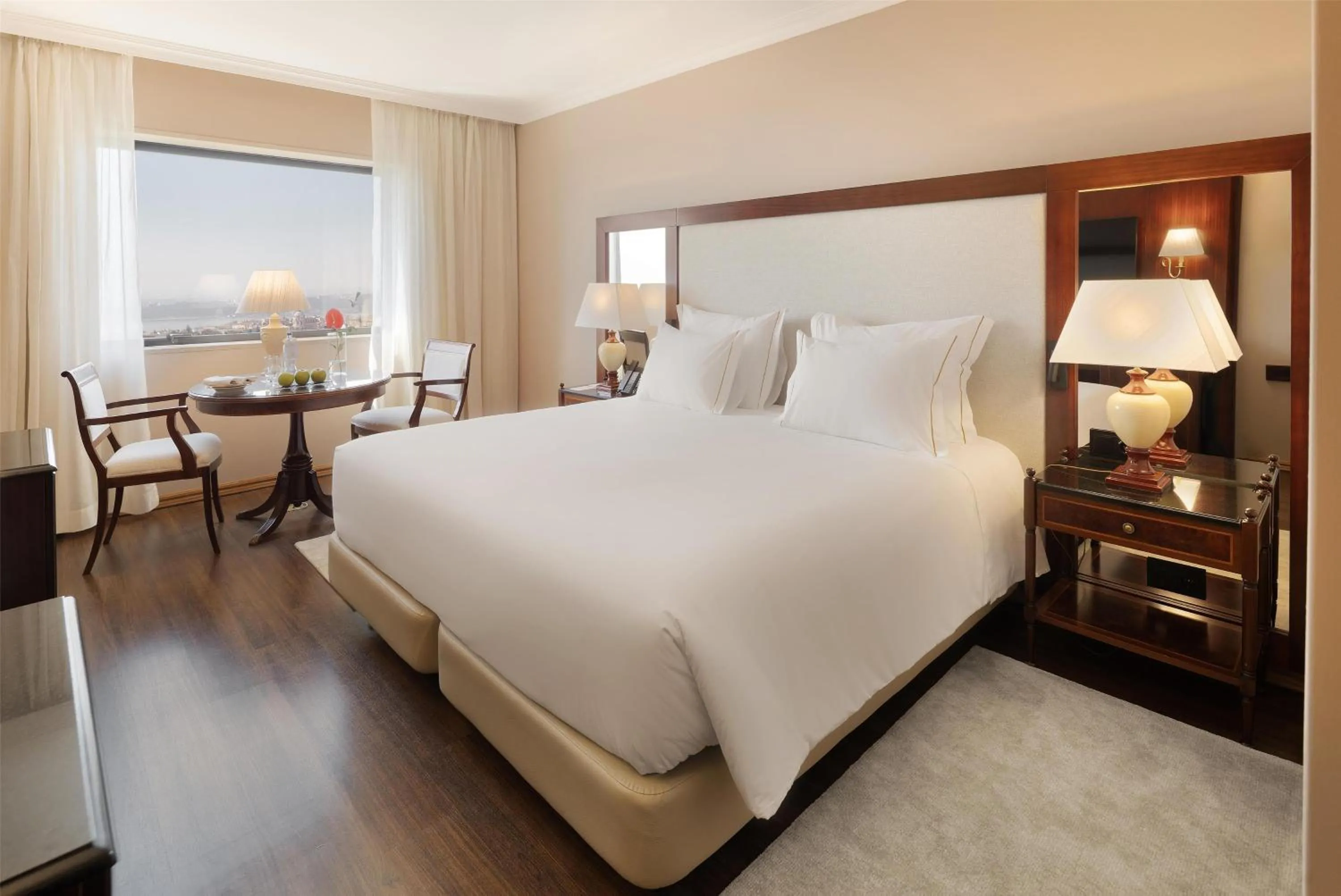 Bedroom, Bed in Dom Pedro Lisboa Hotel, a member of Radisson Individuals