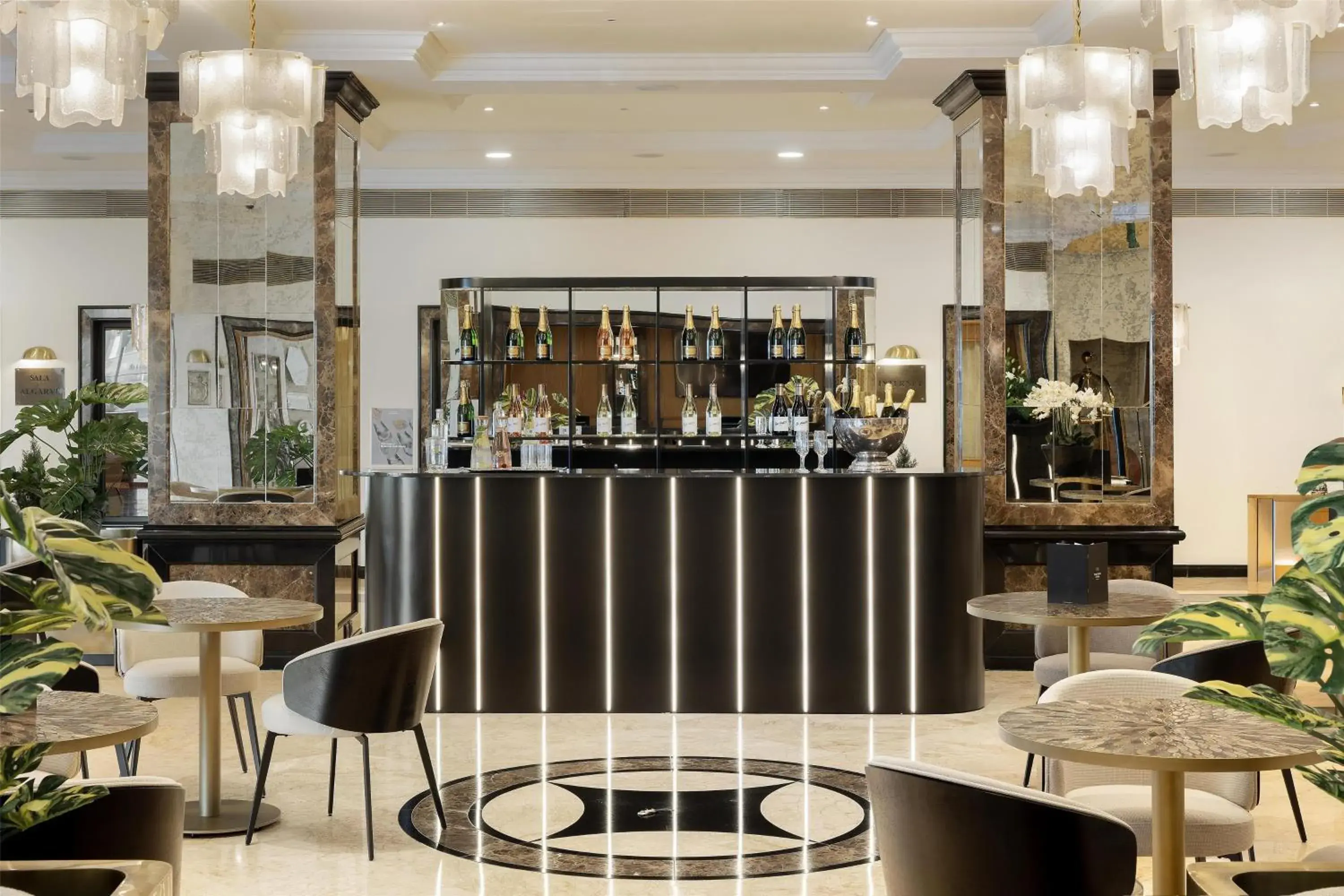 Lounge or bar in Dom Pedro Lisboa Hotel, a member of Radisson Individuals Lounge or bar in Dom Pedro Lisboa Hotel, a member of Radisson Individuals