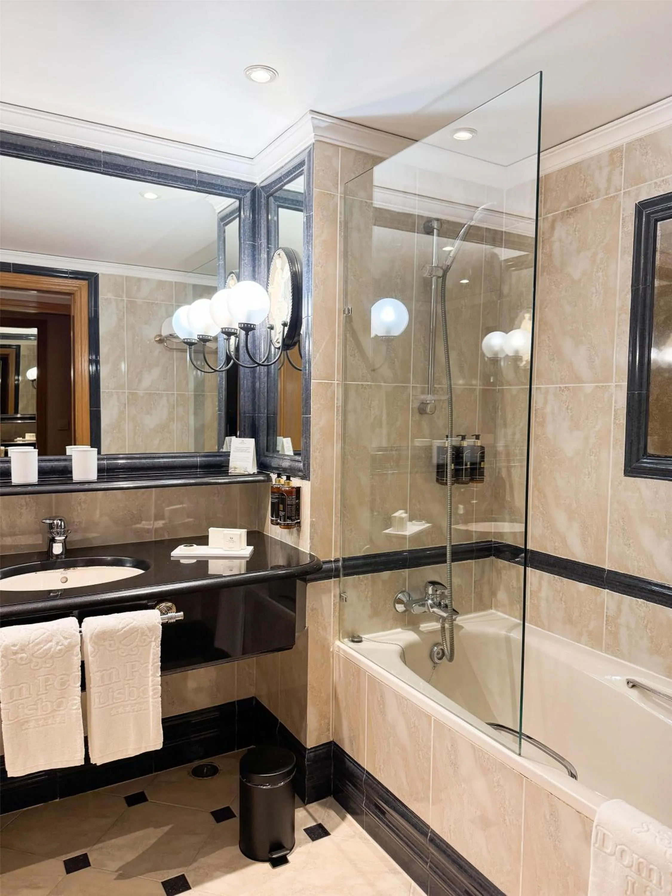 Bathroom in Dom Pedro Lisboa Hotel, a member of Radisson Individuals