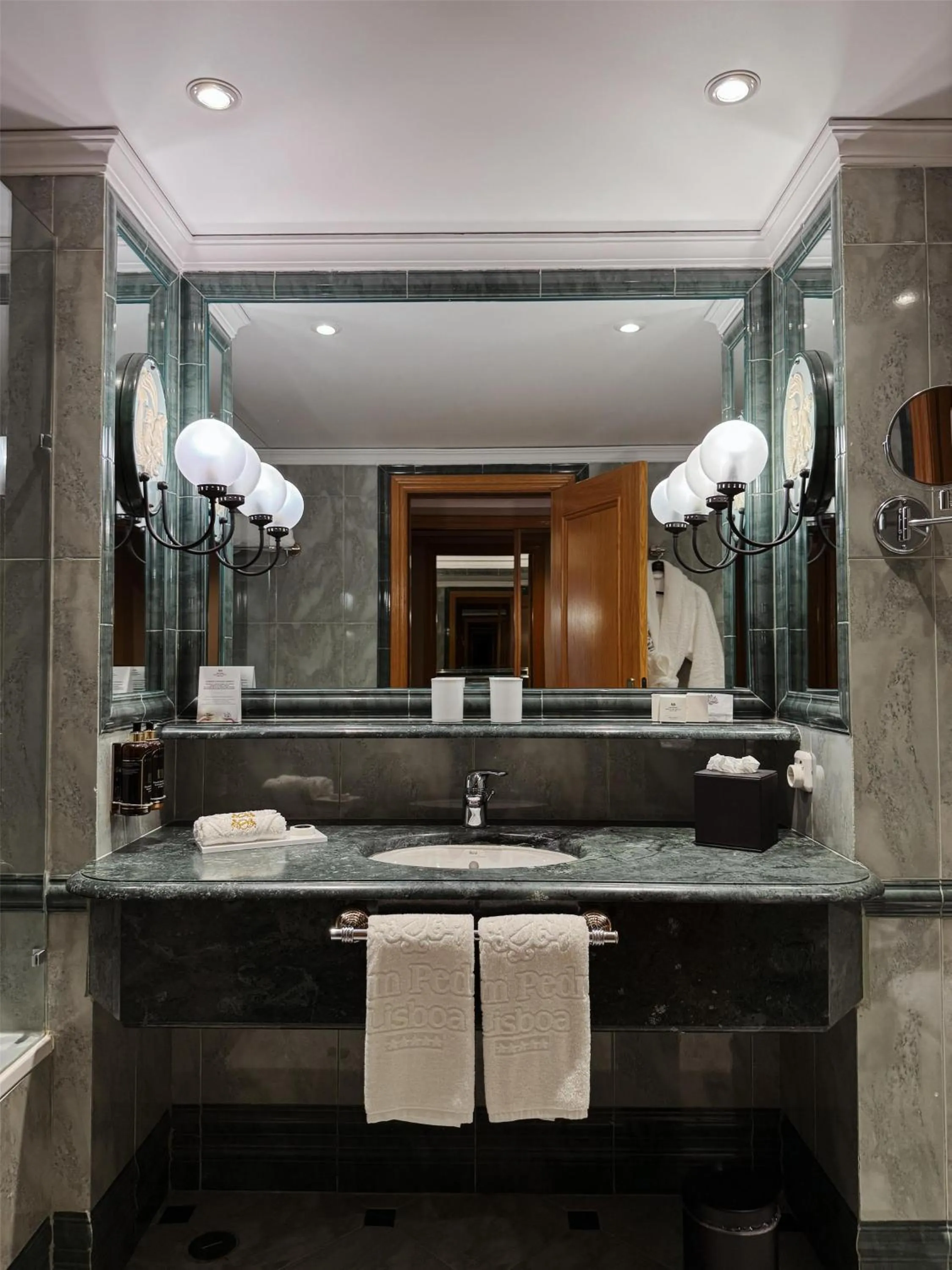 Bathroom in Dom Pedro Lisboa Hotel, a member of Radisson Individuals