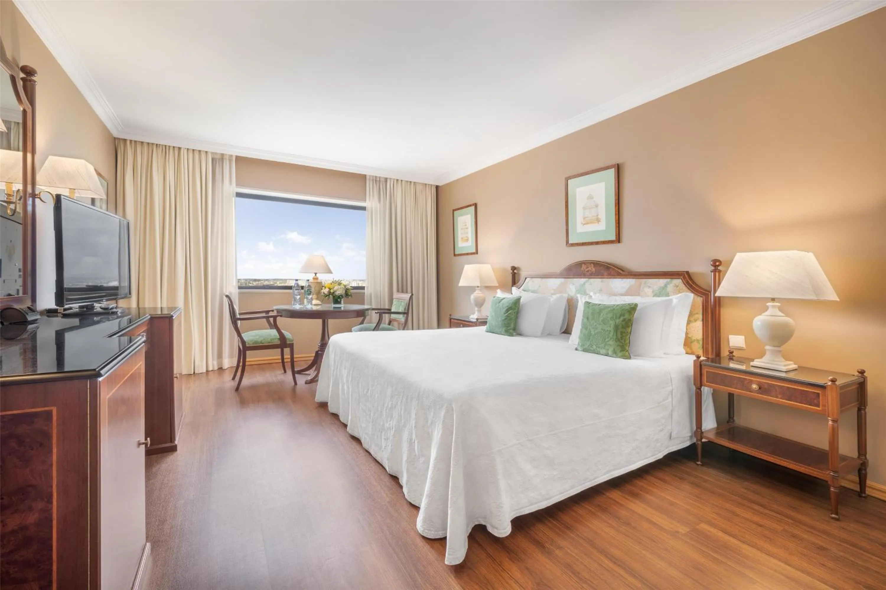 Photo of the whole room, Bed in Dom Pedro Lisboa Hotel, a member of Radisson Individuals