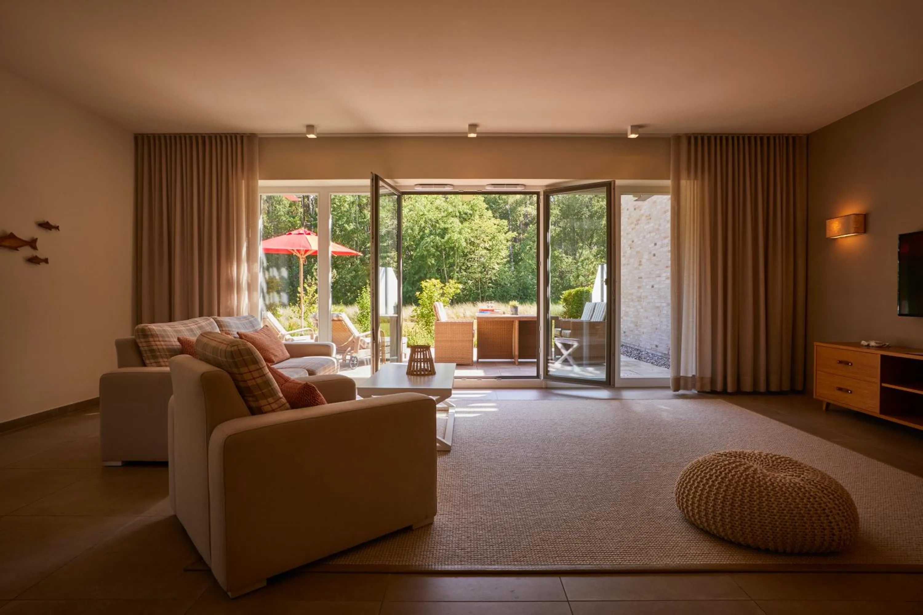 Communal lounge/ TV room in Aalernhüs hotel & spa