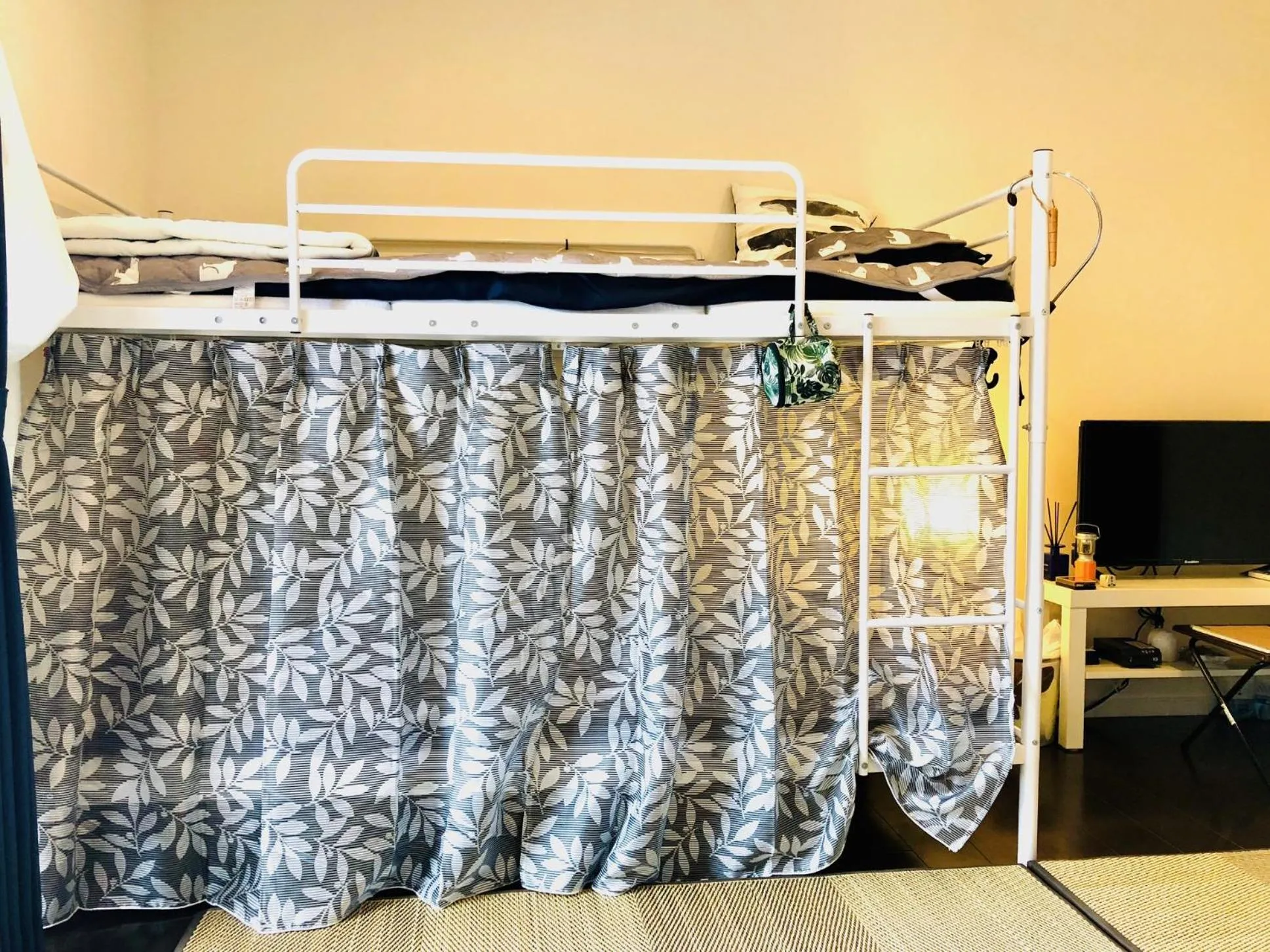 Bed in Ricco Mond Hills Apartment Houseアパートタイプの宿は宿泊者と接しない 安全な宿
