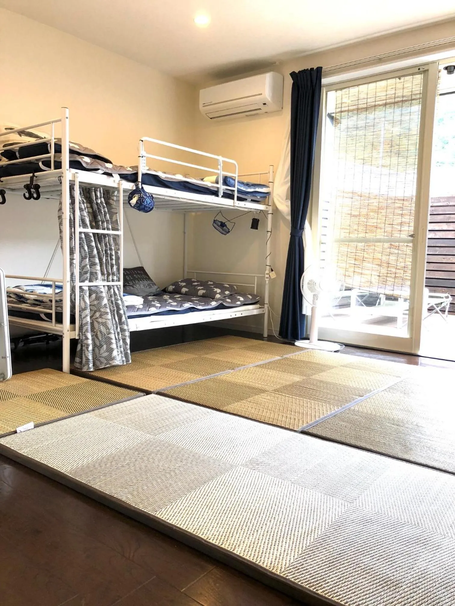 Bed in Ricco Mond Hills Apartment Houseアパートタイプの宿は宿泊者と接しない 安全な宿