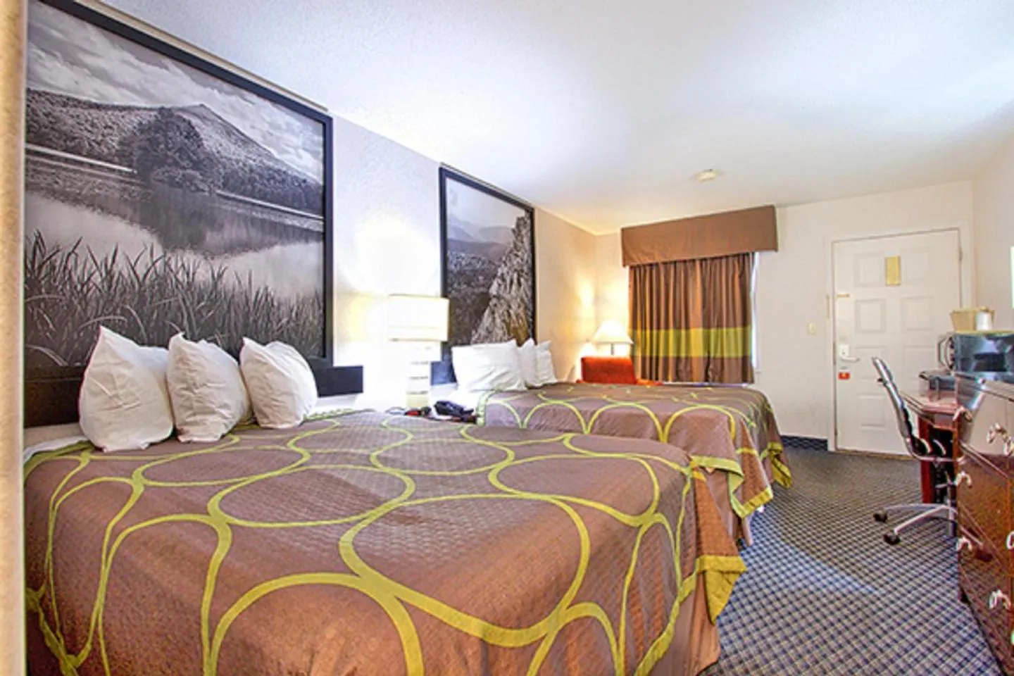 Bed in Super 8 by Wyndham Christiansburg
