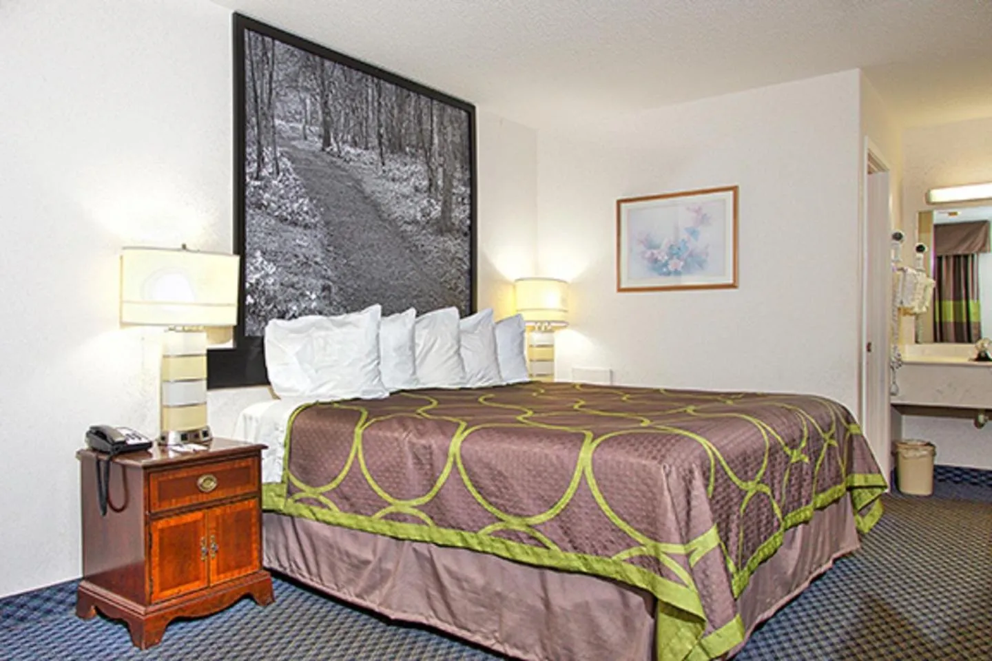 Photo of the whole room, Bed in Super 8 by Wyndham Christiansburg