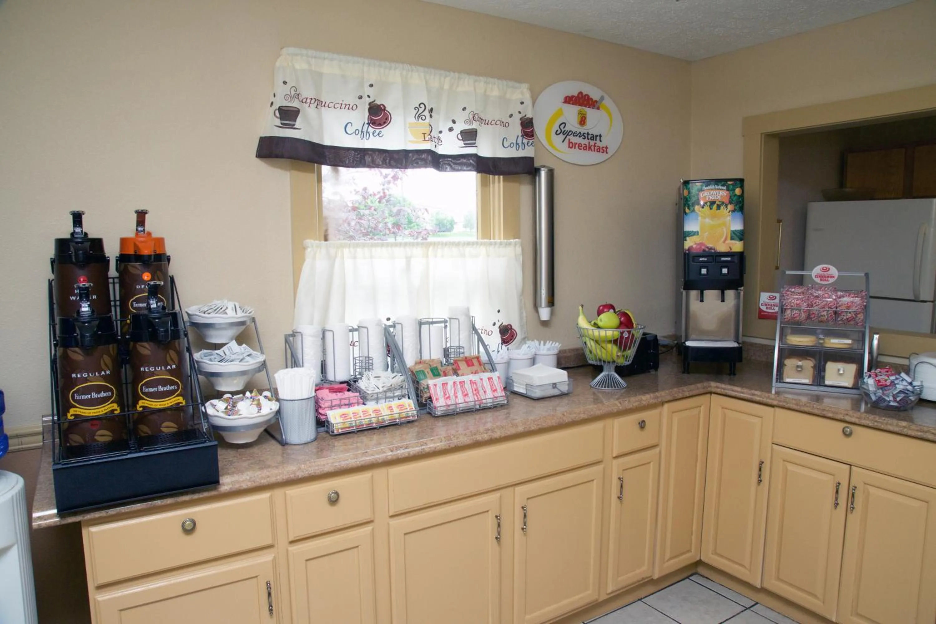 Food in Super 8 by Wyndham Christiansburg