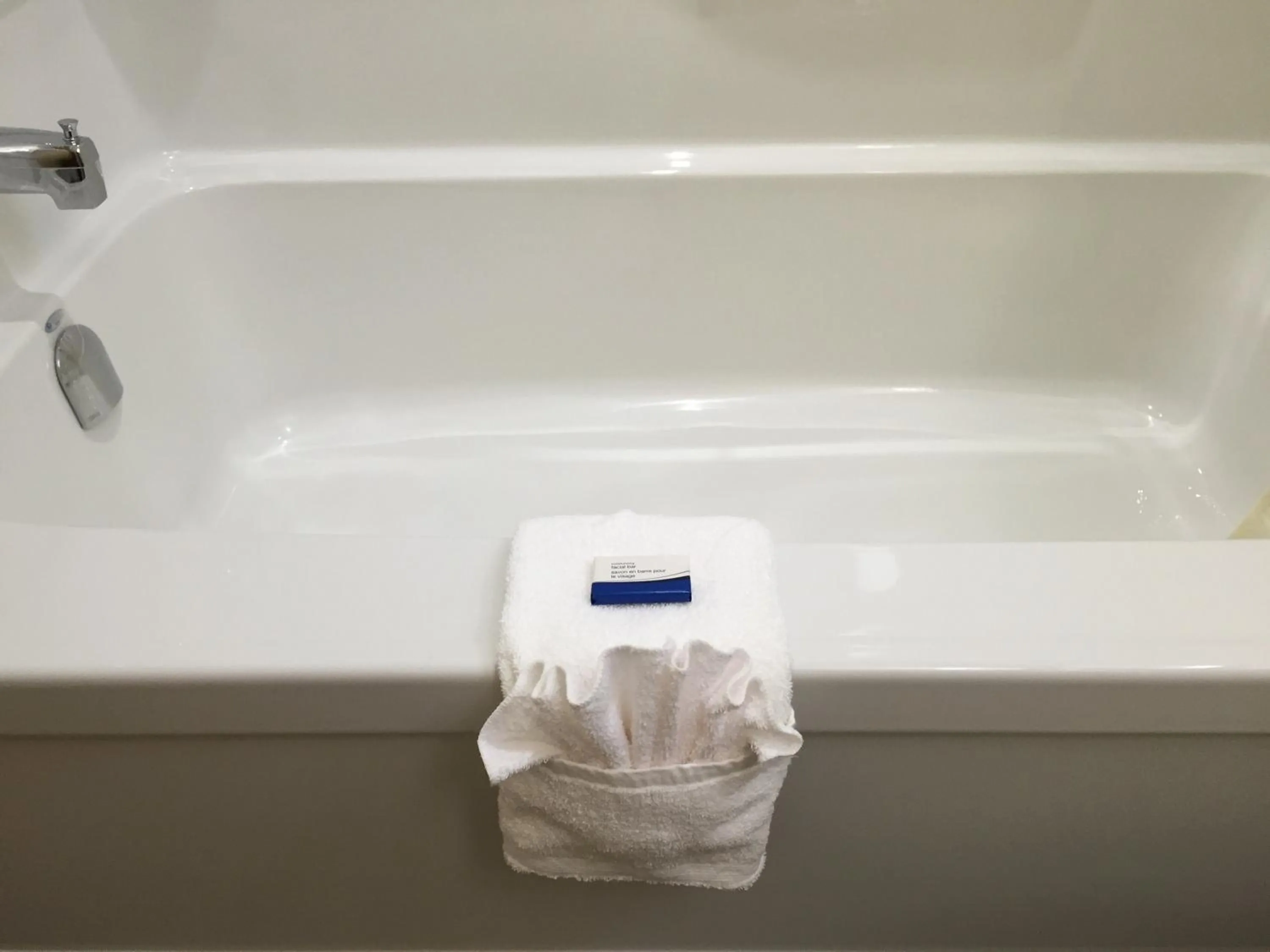 Shower in Fox Motor Inn