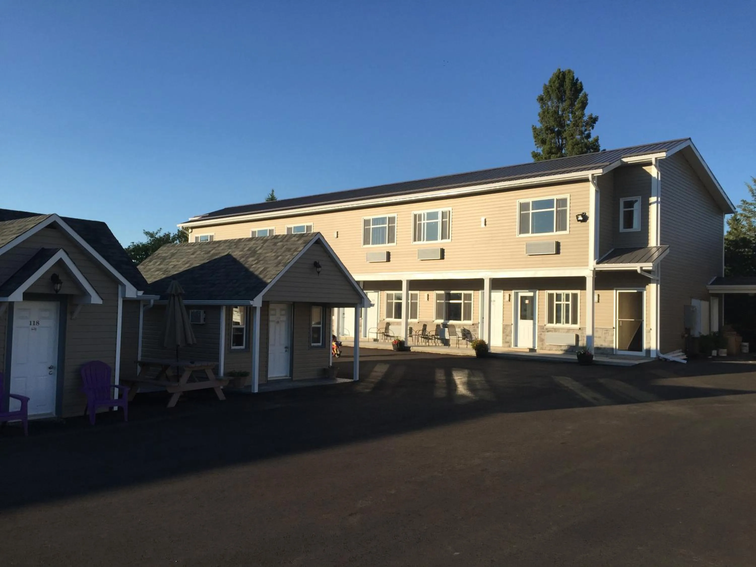 Property building in Fox Motor Inn