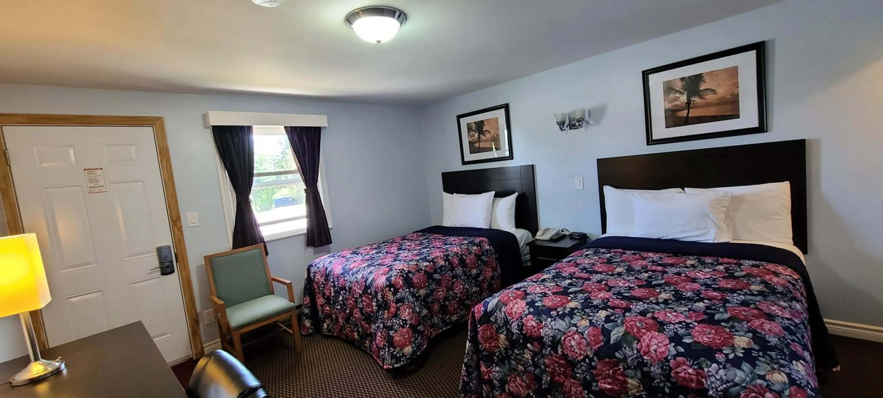 Photo of the whole room, Bed in Fox Motor Inn
