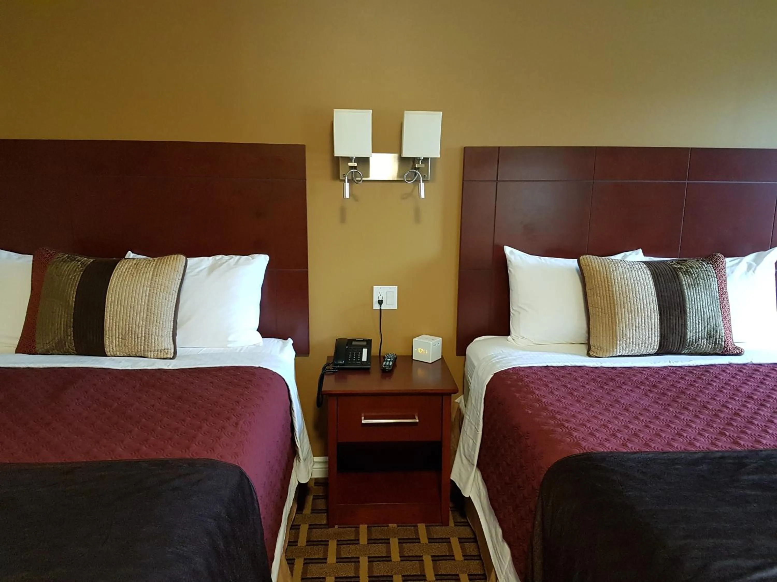 Bedroom, Bed in Fox Motor Inn