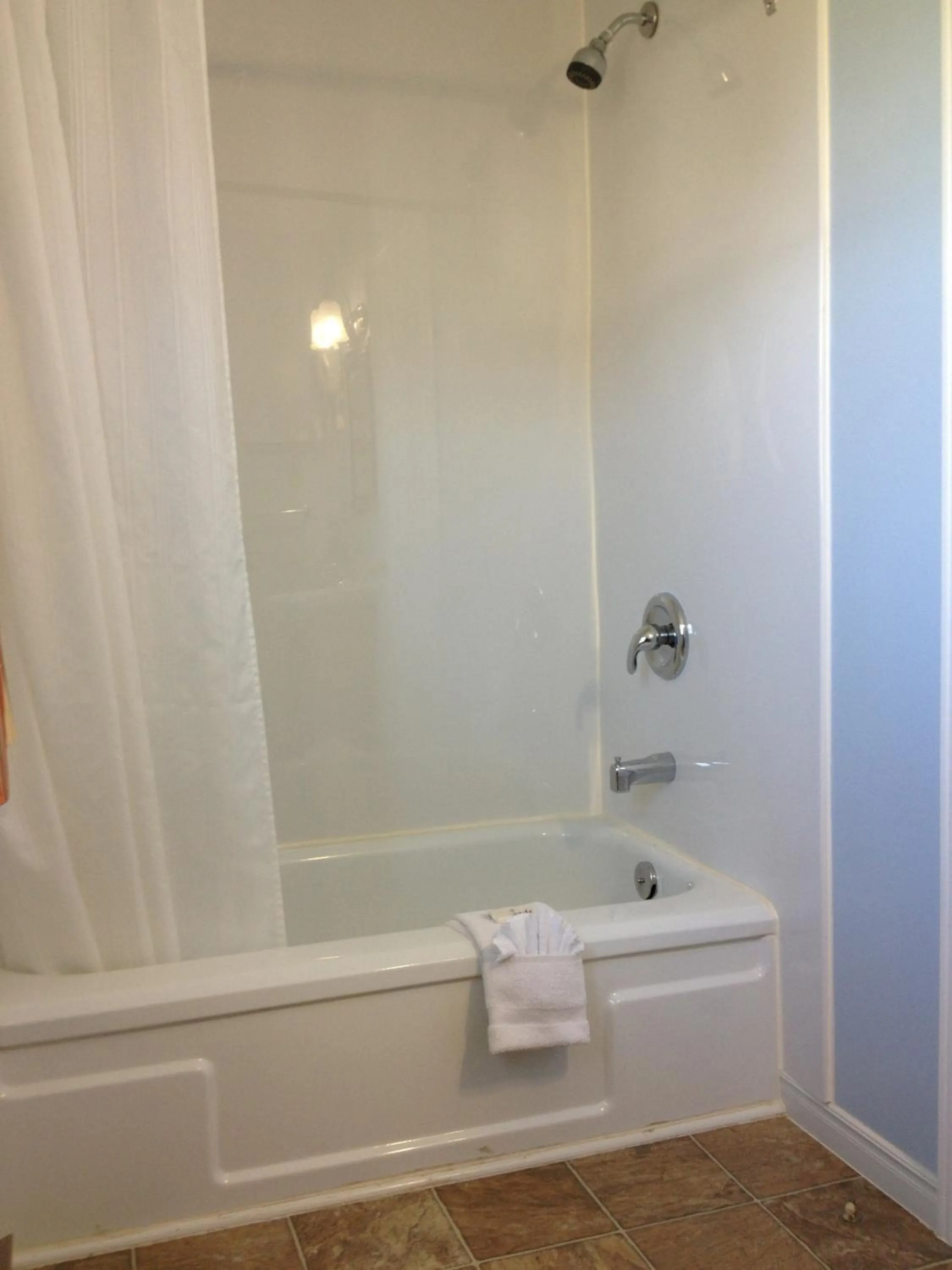 Bathroom in Fox Motor Inn