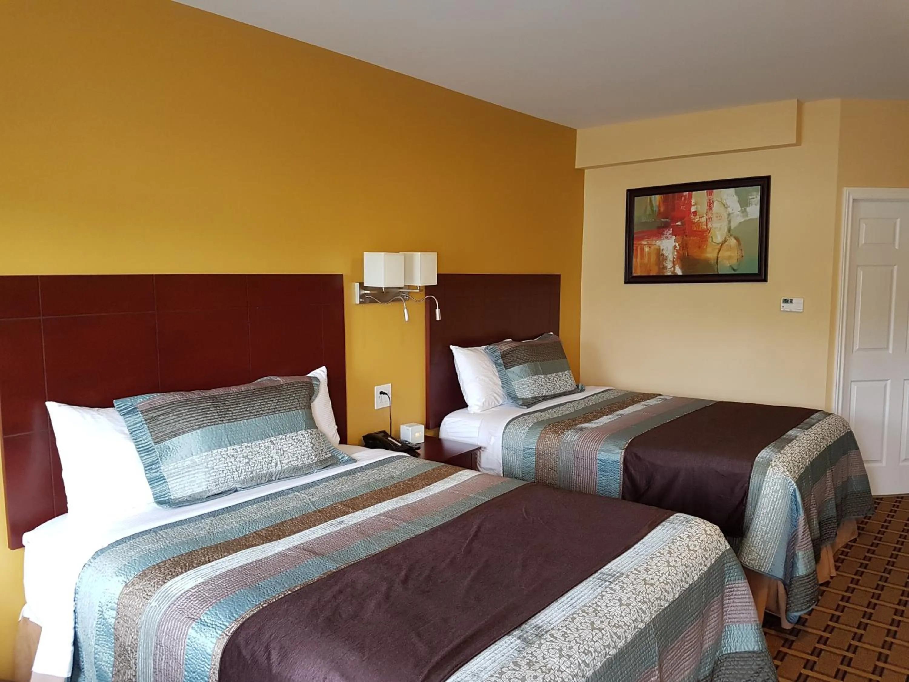 Bedroom, Bed in Fox Motor Inn