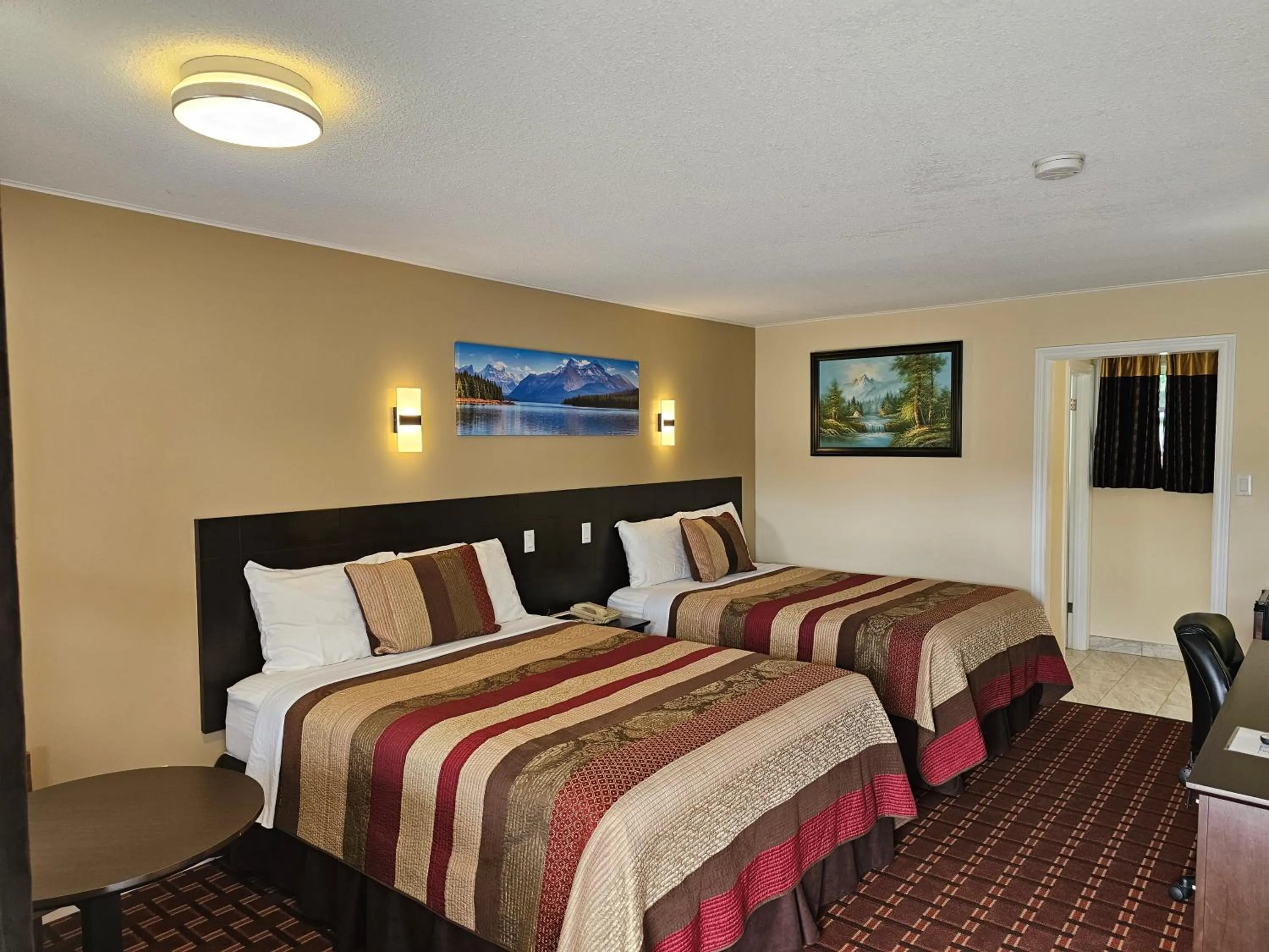 Photo of the whole room, Bed in Fox Motor Inn