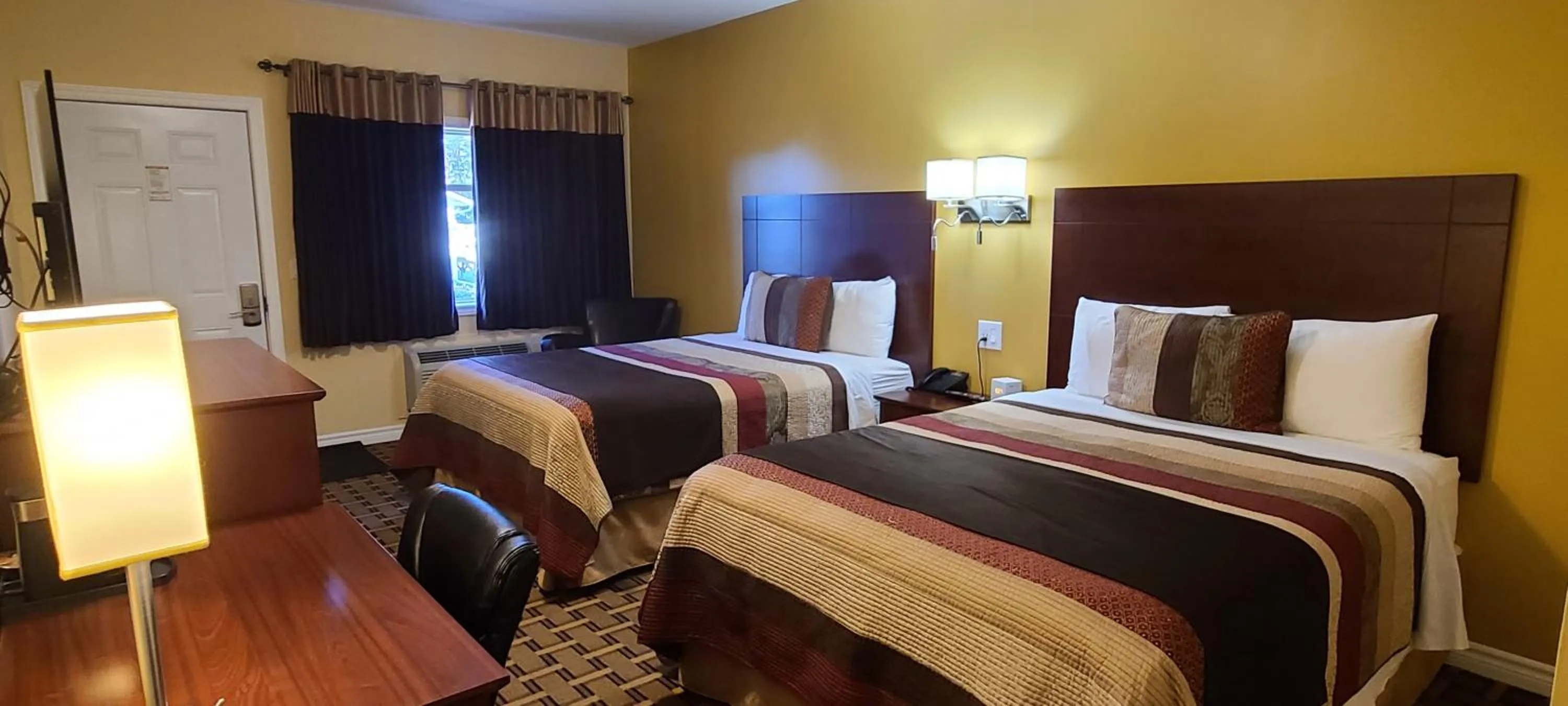 Bedroom, Bed in Fox Motor Inn