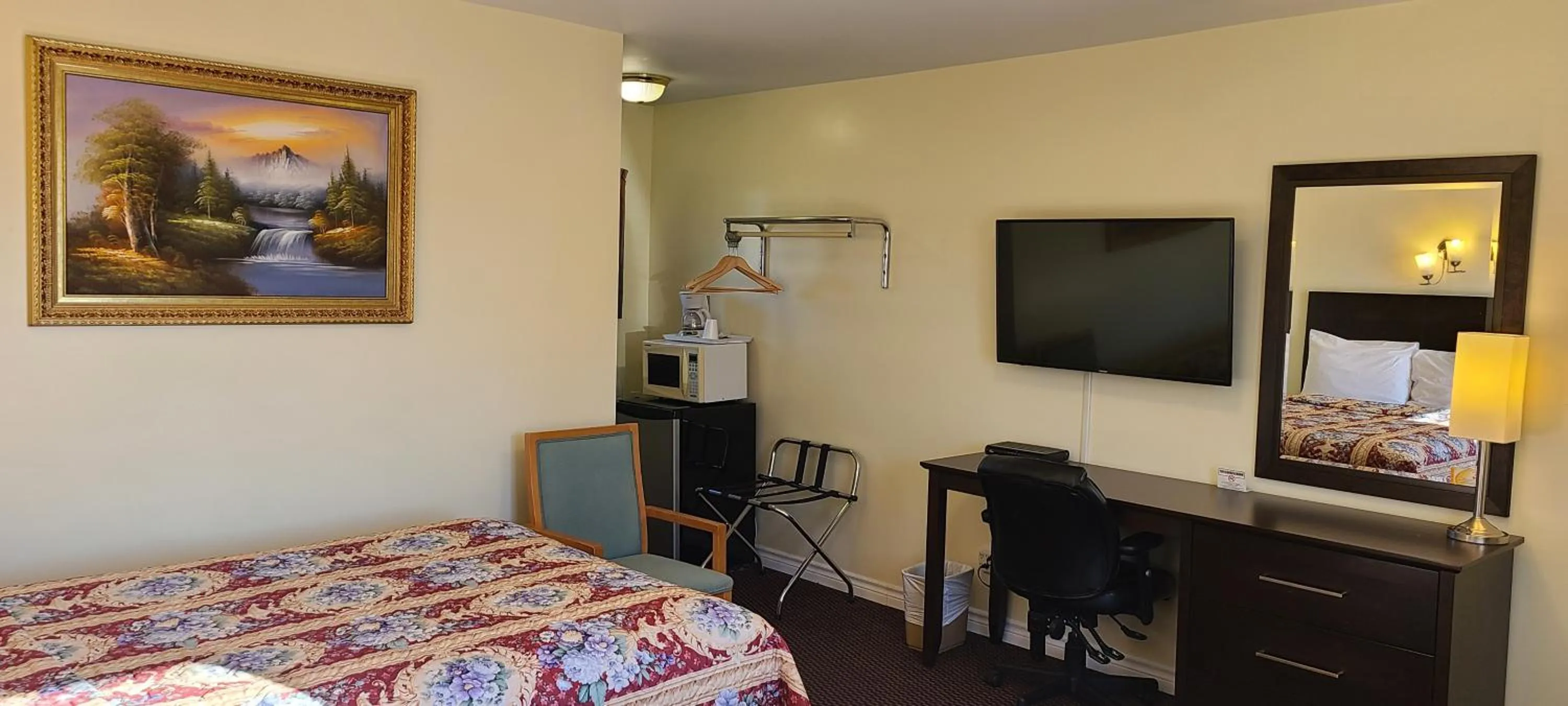 Bed in Fox Motor Inn