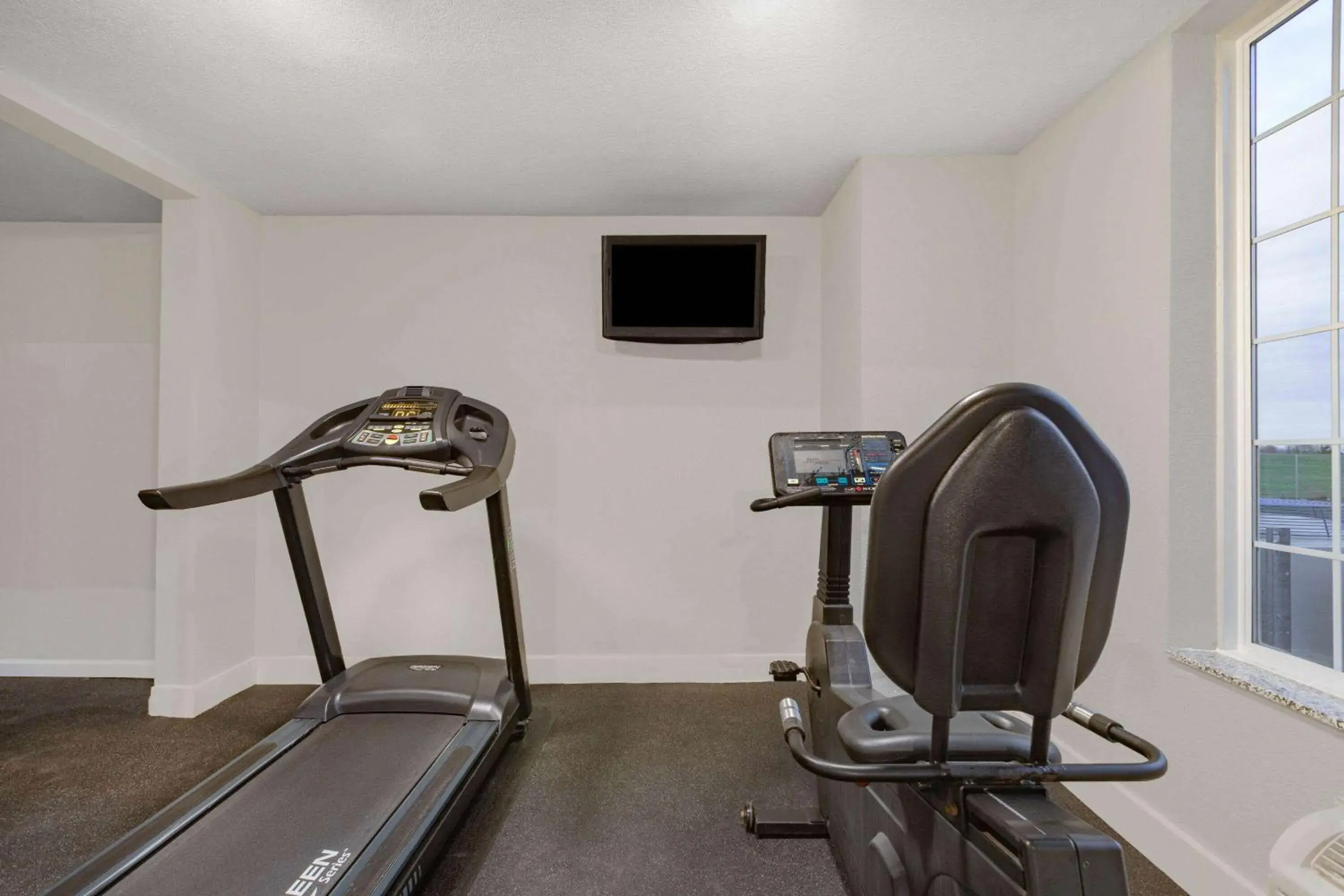 Fitness centre/facilities in AmericInn by Wyndham Pella Fitness centre/facilities in AmericInn by Wyndham Pella