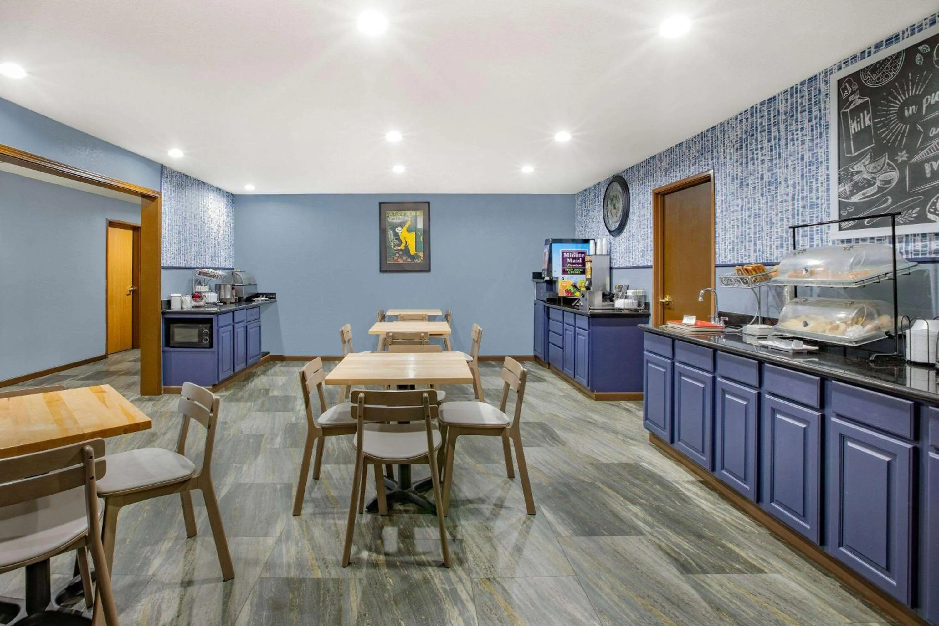 Breakfast in AmericInn by Wyndham Pella