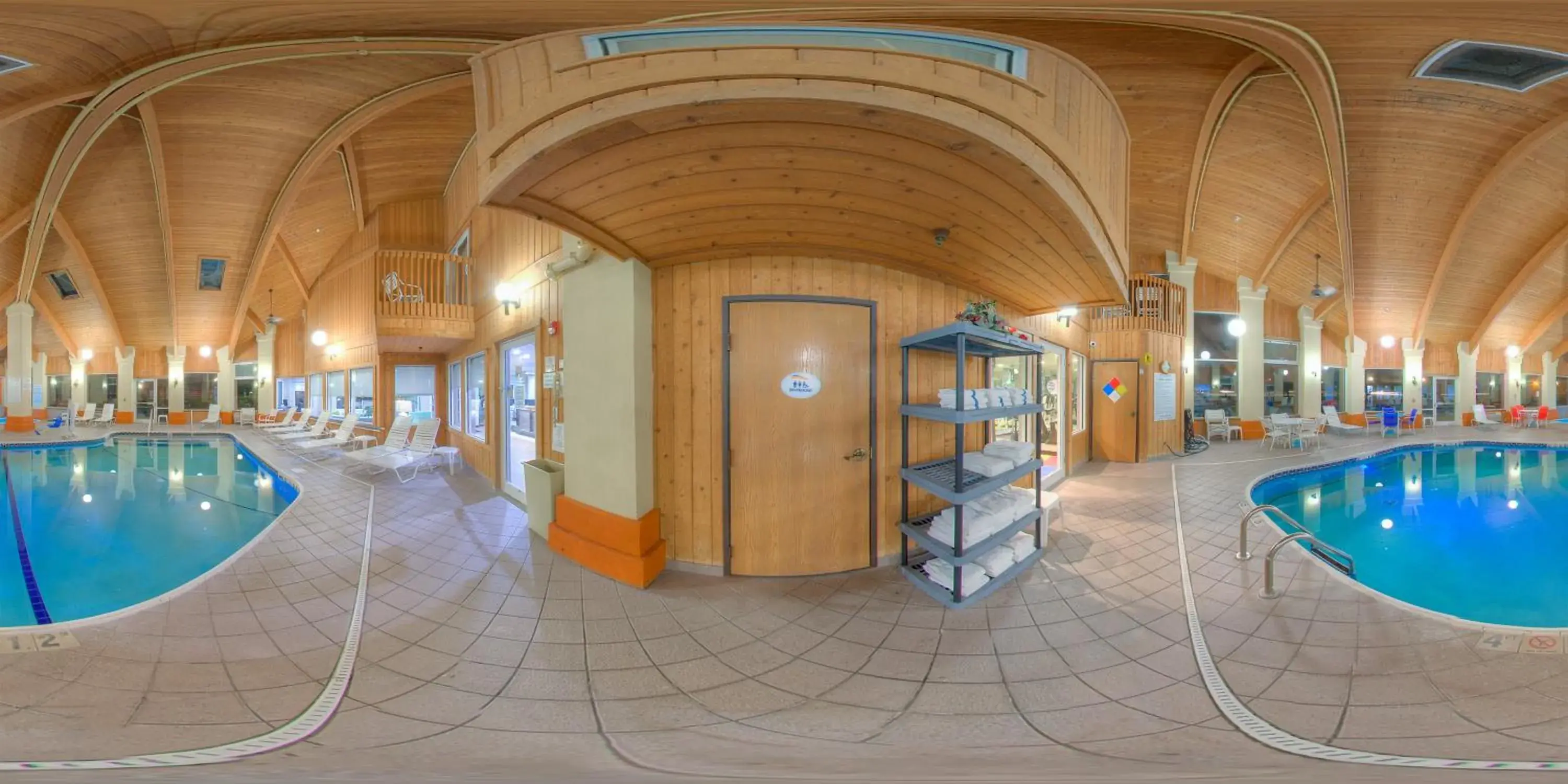 Swimming pool in Baymont by Wyndham Pella Swimming pool in Baymont by Wyndham Pella