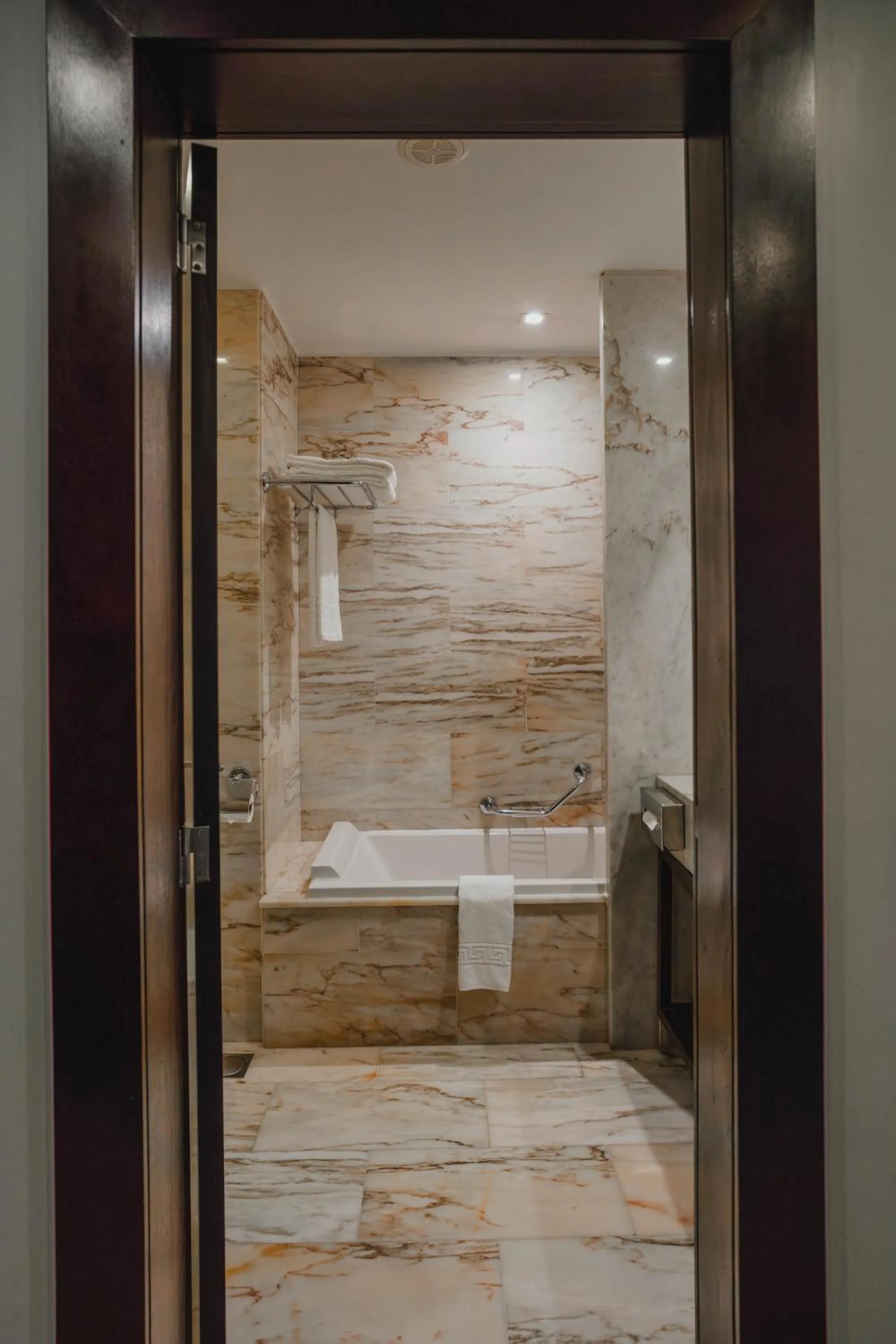 Bathroom in Quinta Mirabela - Design Hotel