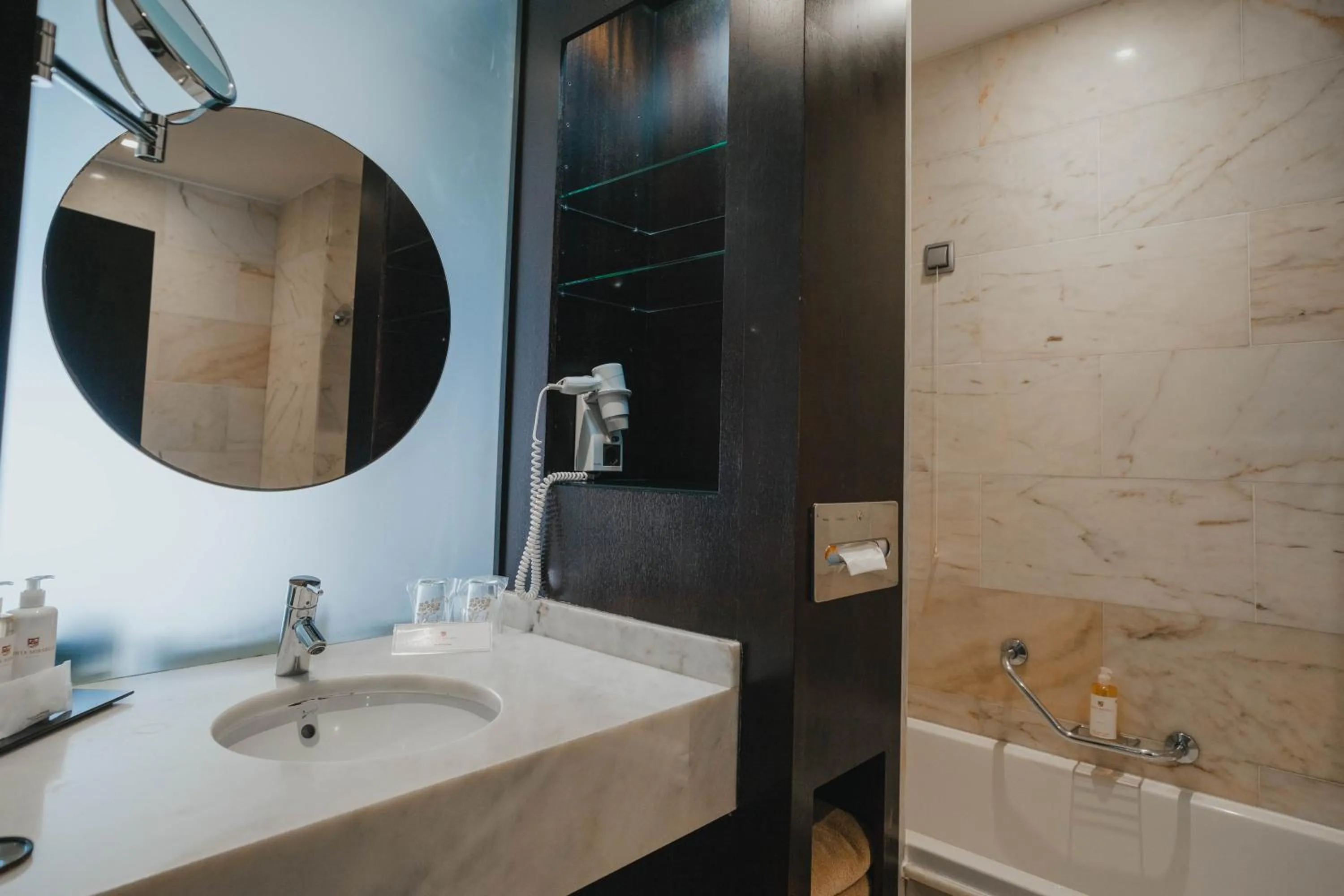 Bathroom in Quinta Mirabela - Design Hotel