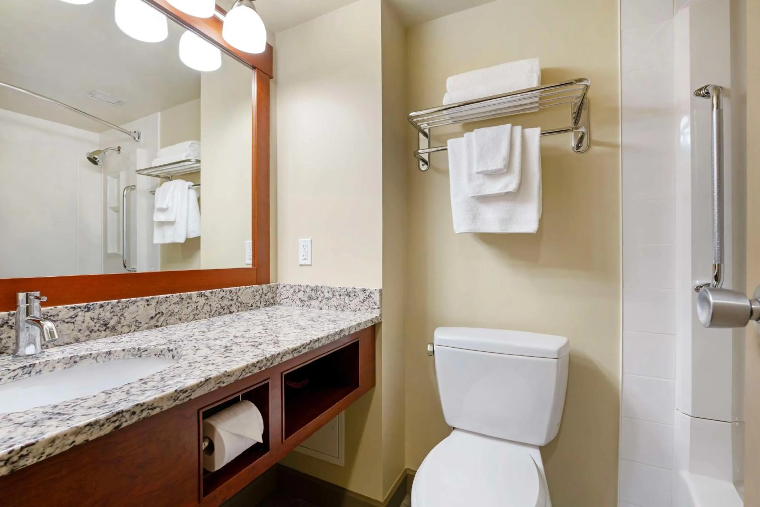 Bathroom in Best Western Plus Barclay Hotel