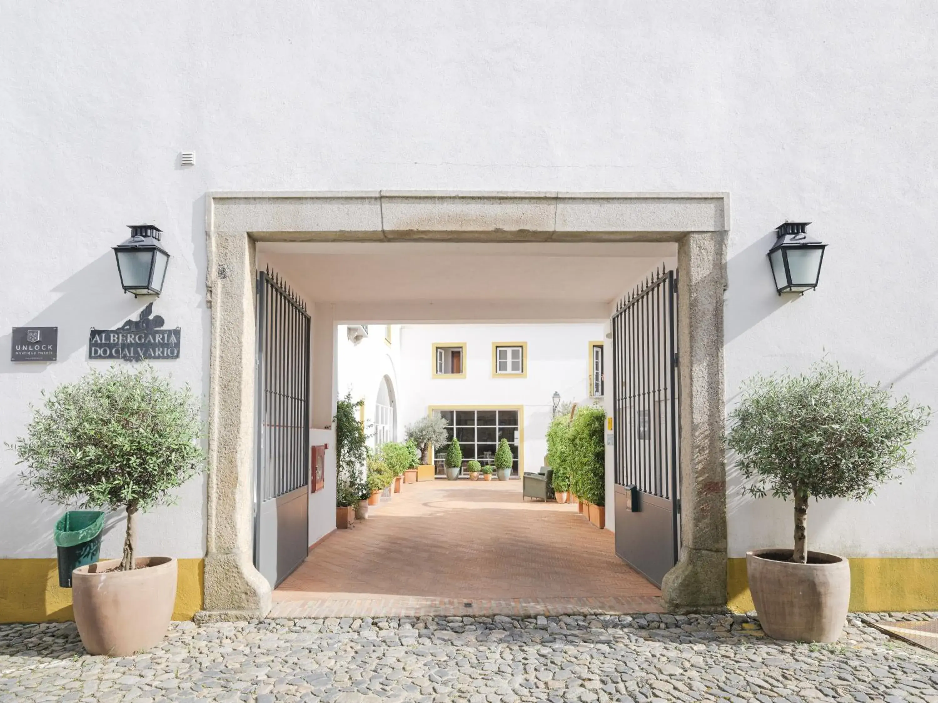 Facade/entrance in ADC - Albergaria Do Calvário - by Unlock Hotels Facade/entrance in ADC - Albergaria Do Calvário - by Unlock Hotels