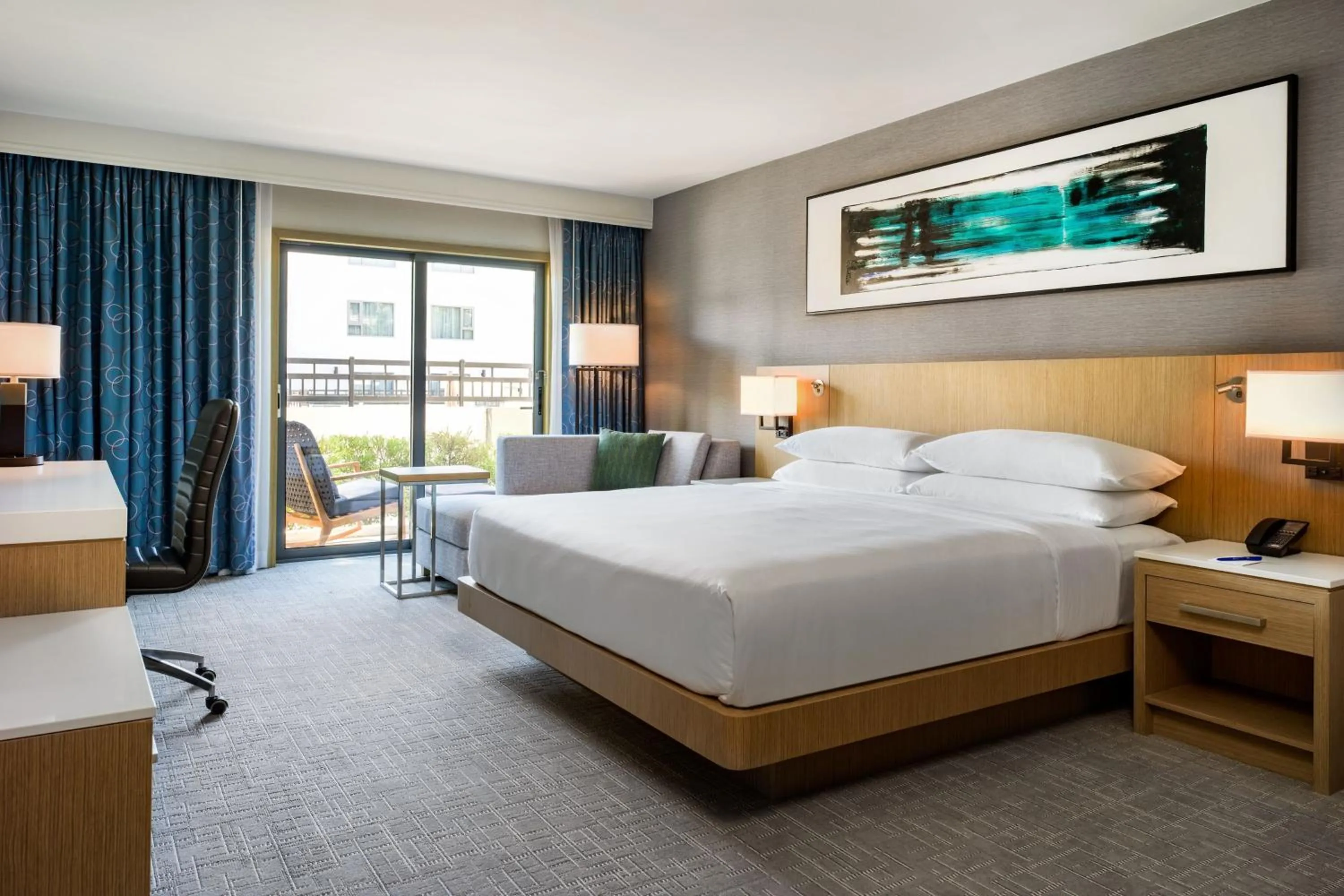 Photo of the whole room, Bed in Delta Hotels by Marriott Ontario Airport