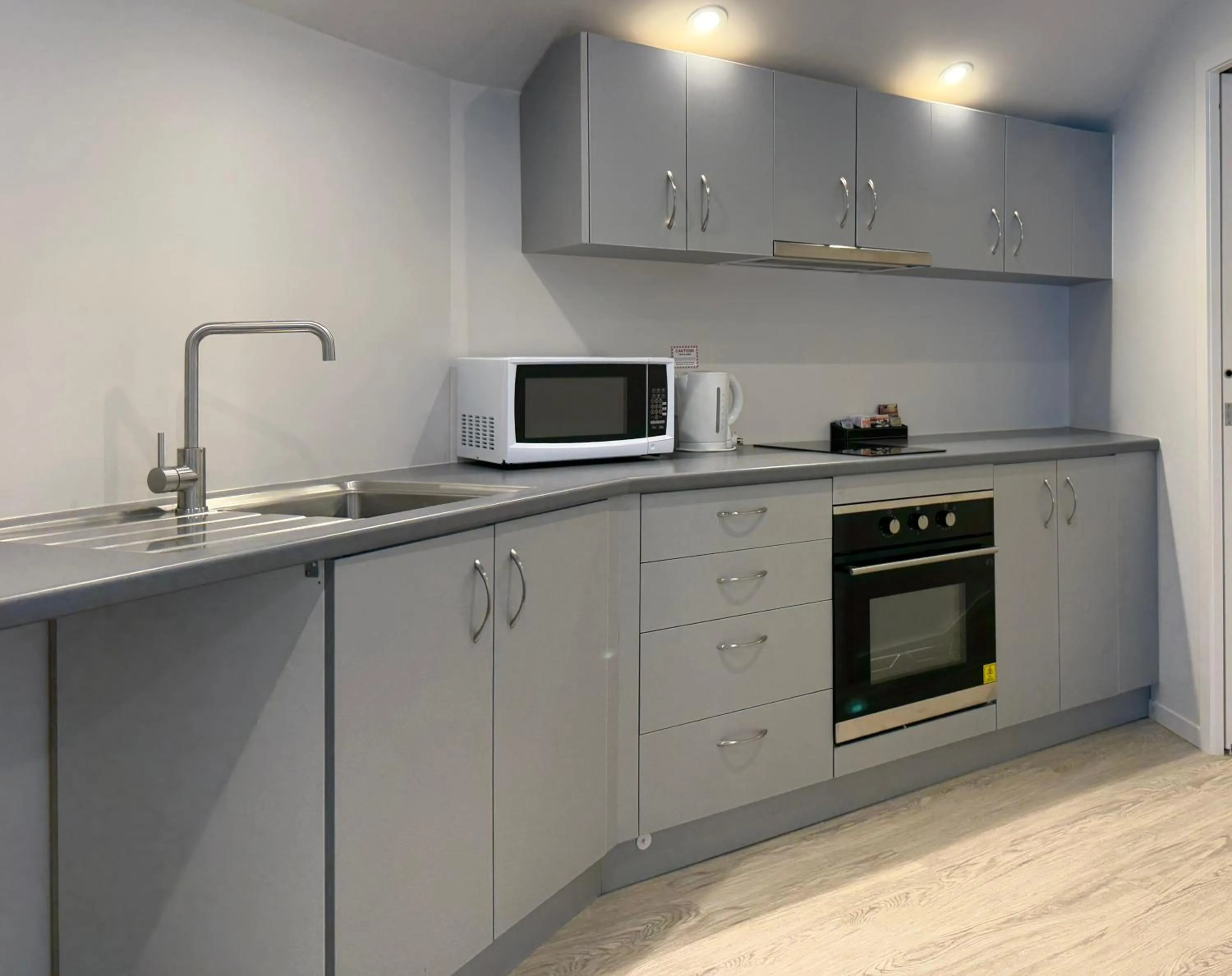 Kitchen or kitchenette in Bluewater Hotel