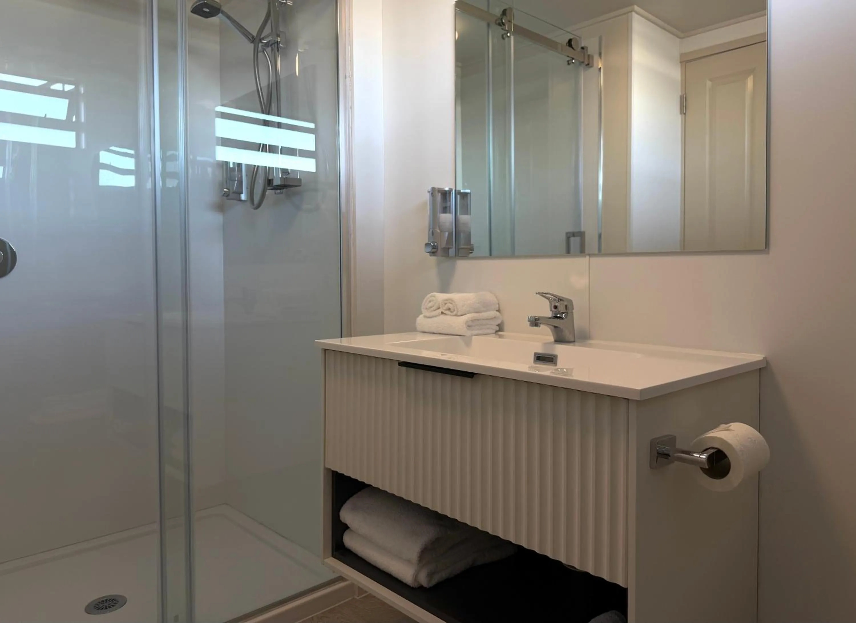 Shower in Bluewater Hotel