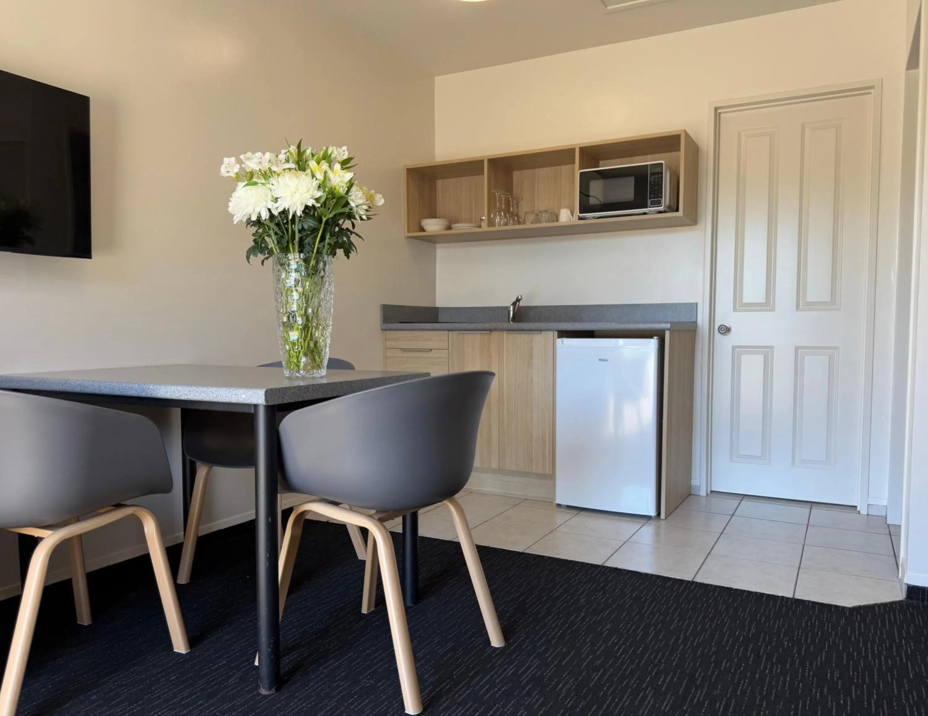 Kitchen or kitchenette in Bluewater Hotel