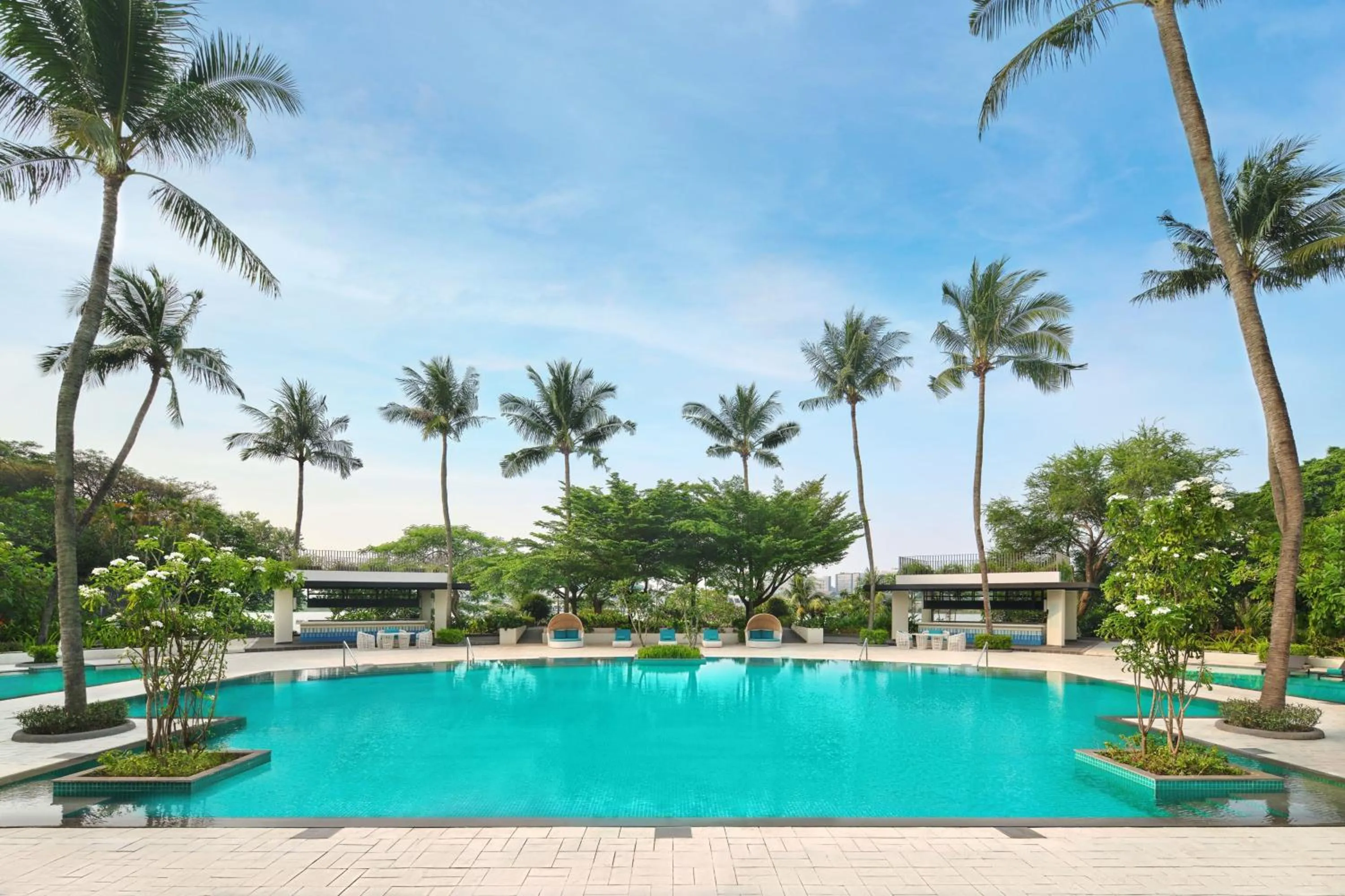 Swimming pool in Sheraton Jakarta Soekarno Hatta Airport