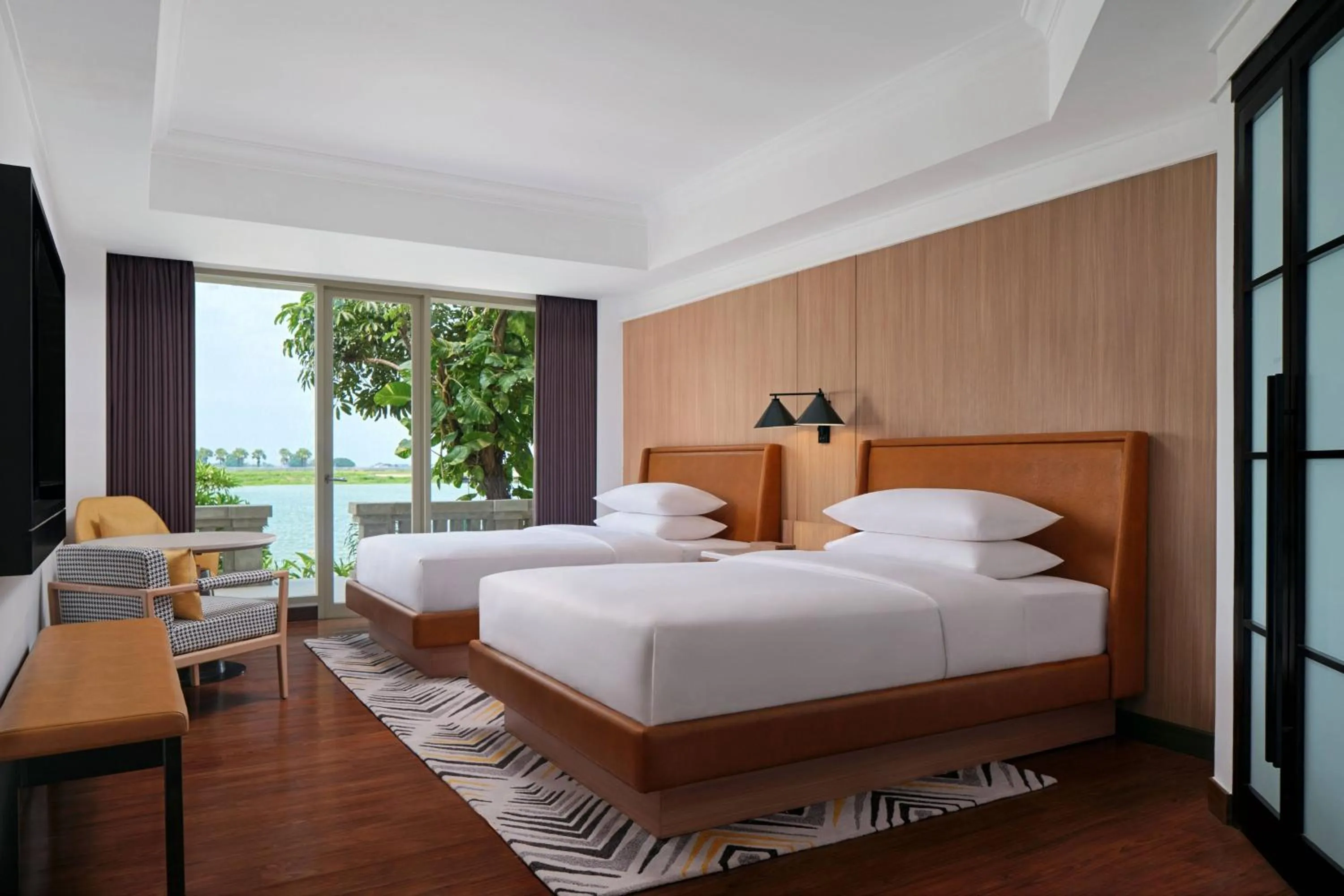 Photo of the whole room, Bed in Sheraton Jakarta Soekarno Hatta Airport