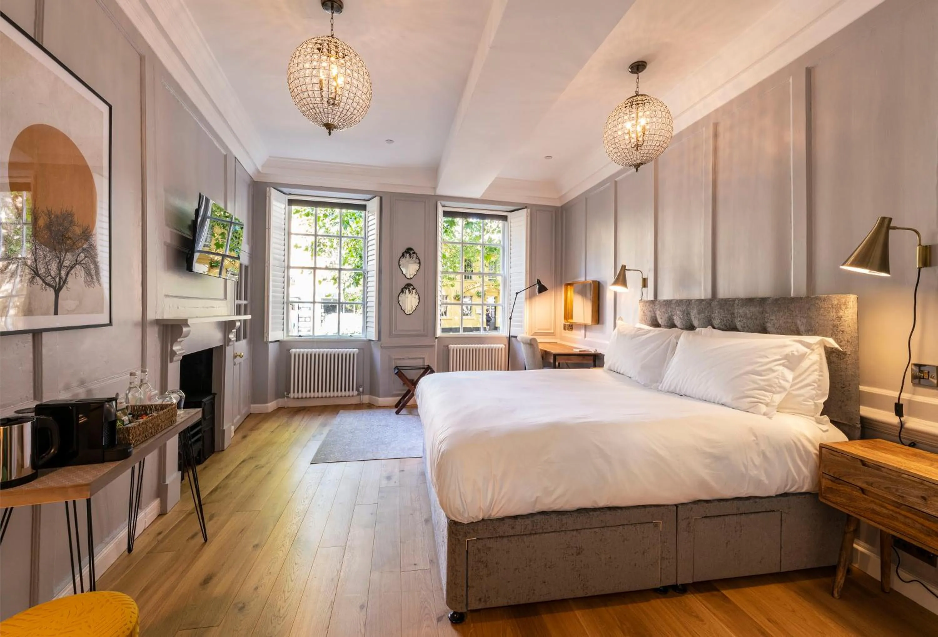 Bedroom, Bed in Eight