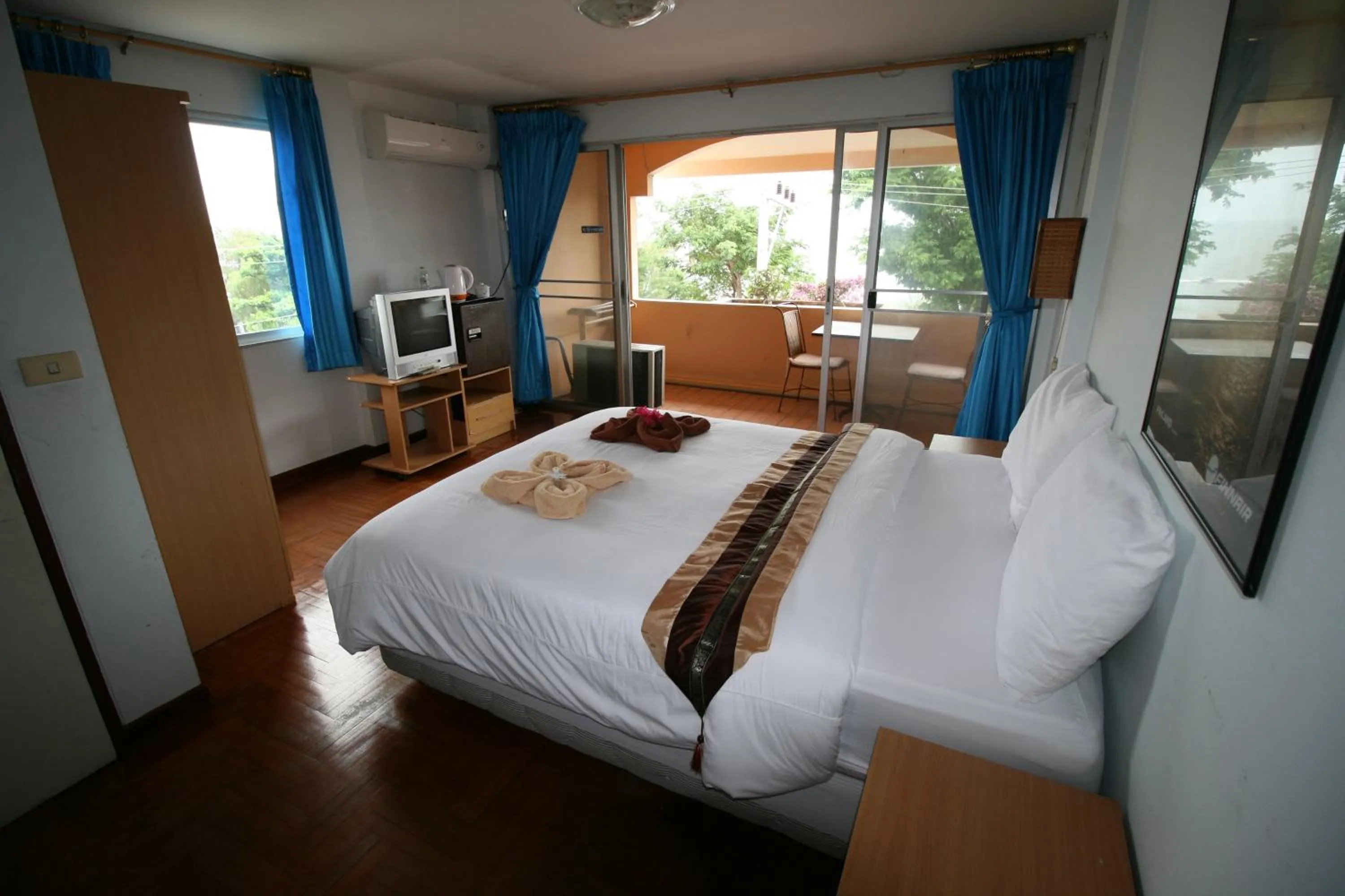Bedroom, Bed in Beachfront Hotel Cha Am