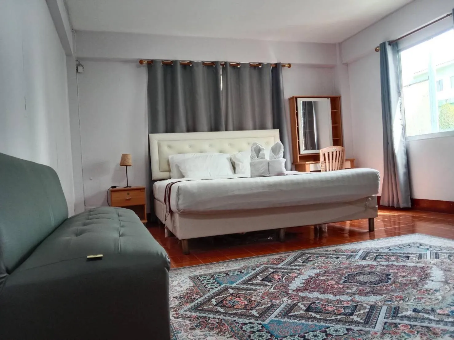 Bed in Beachfront Hotel Cha Am