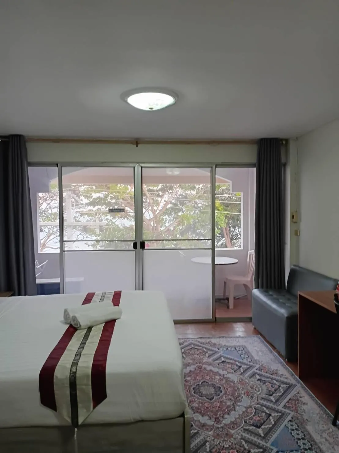 Bed in Beachfront Hotel Cha Am