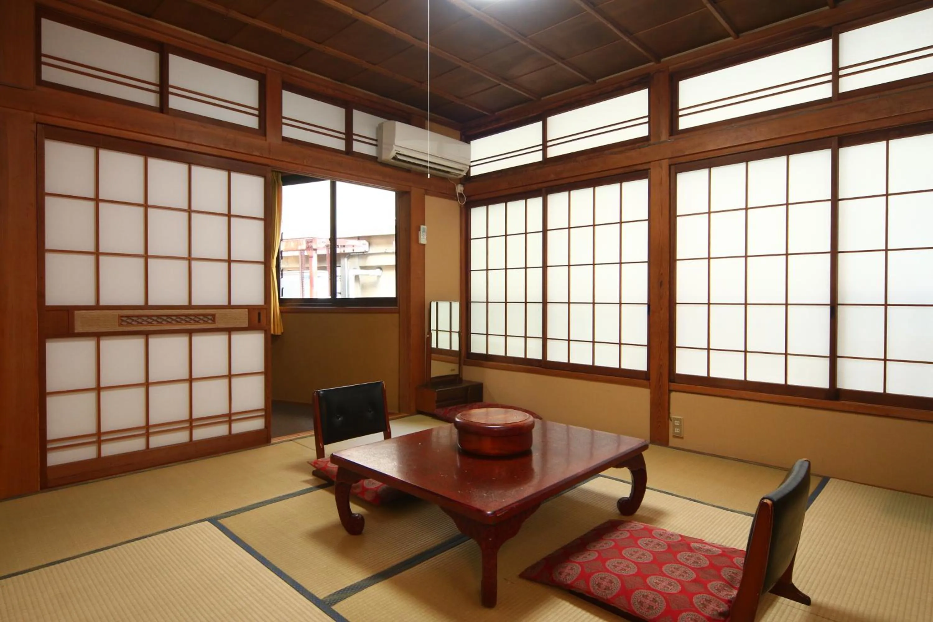 Seating area in Chitosekan