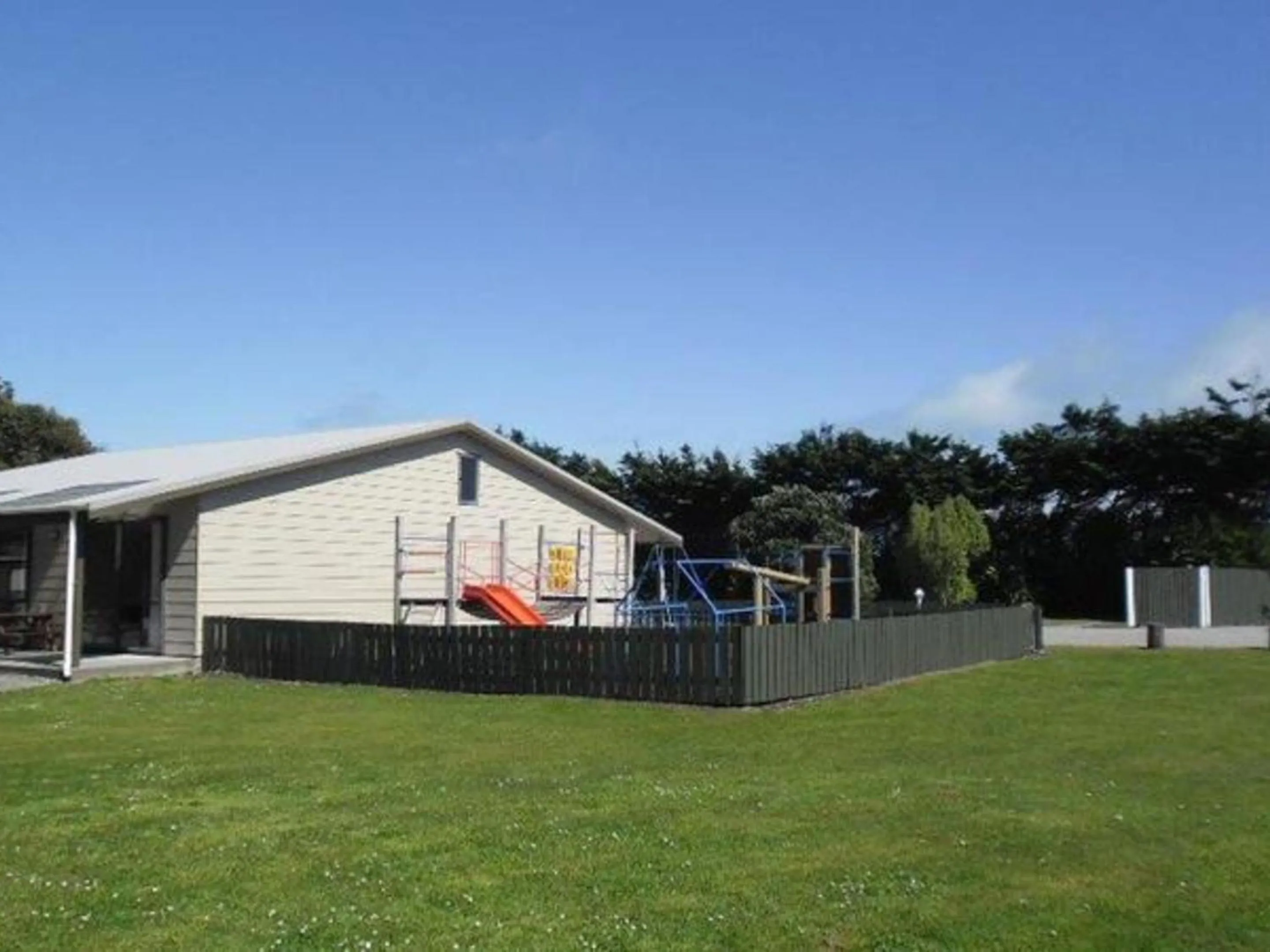 Children play ground in Greymouth Kiwi Holiday Park & Motels