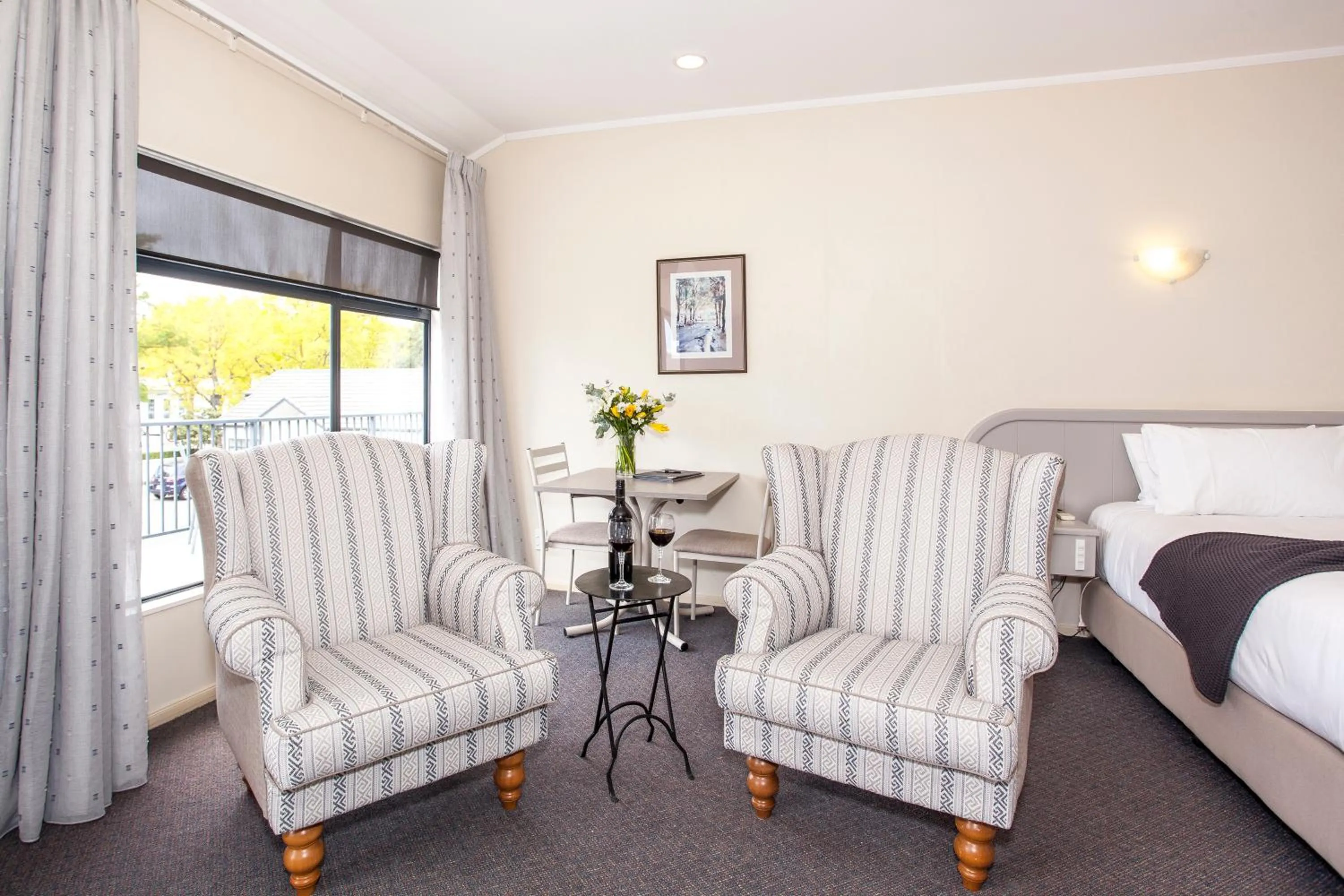 Photo of the whole room in Te Mata Lodge