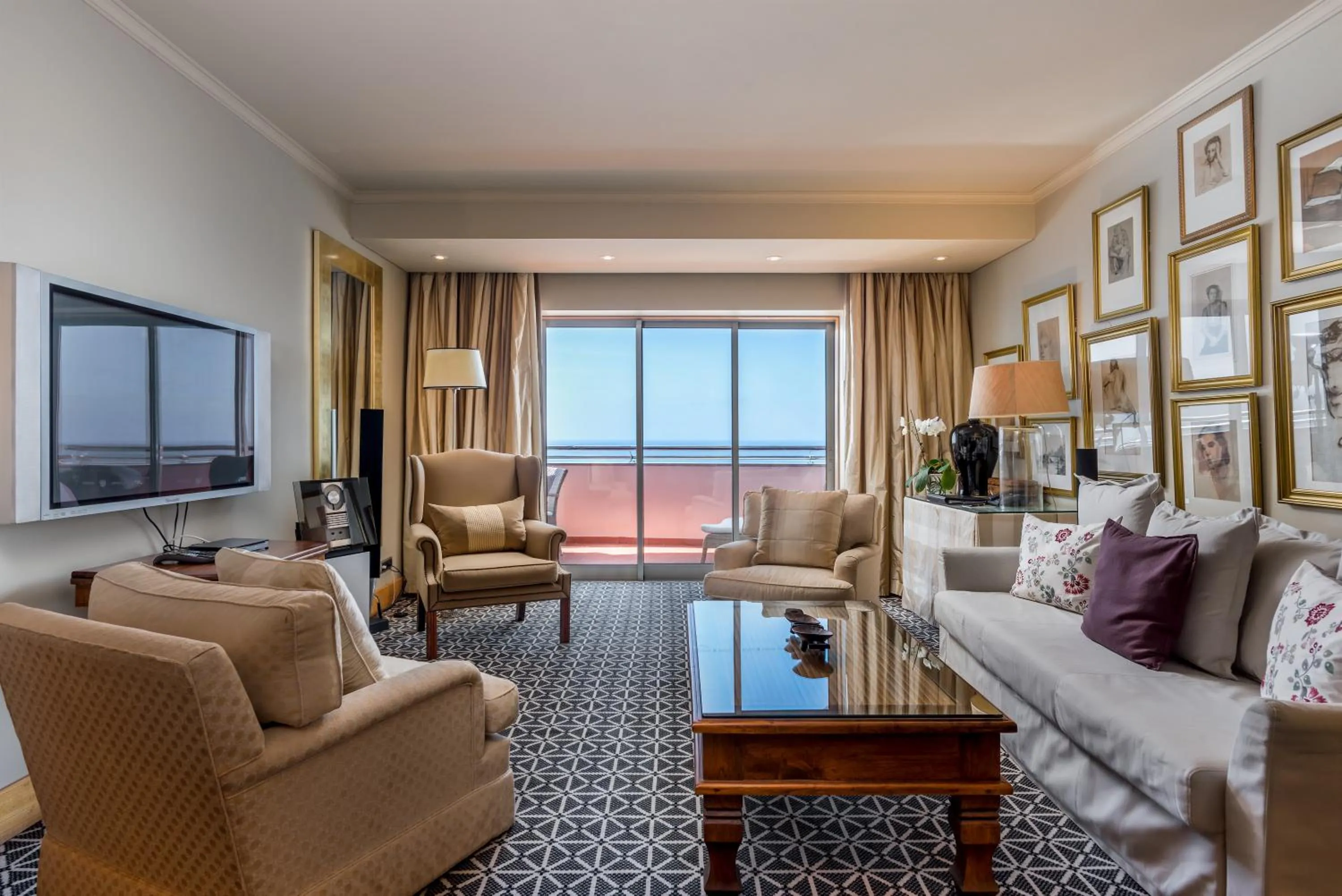 Living room in Royal Savoy - Ocean Resort - Savoy Signature