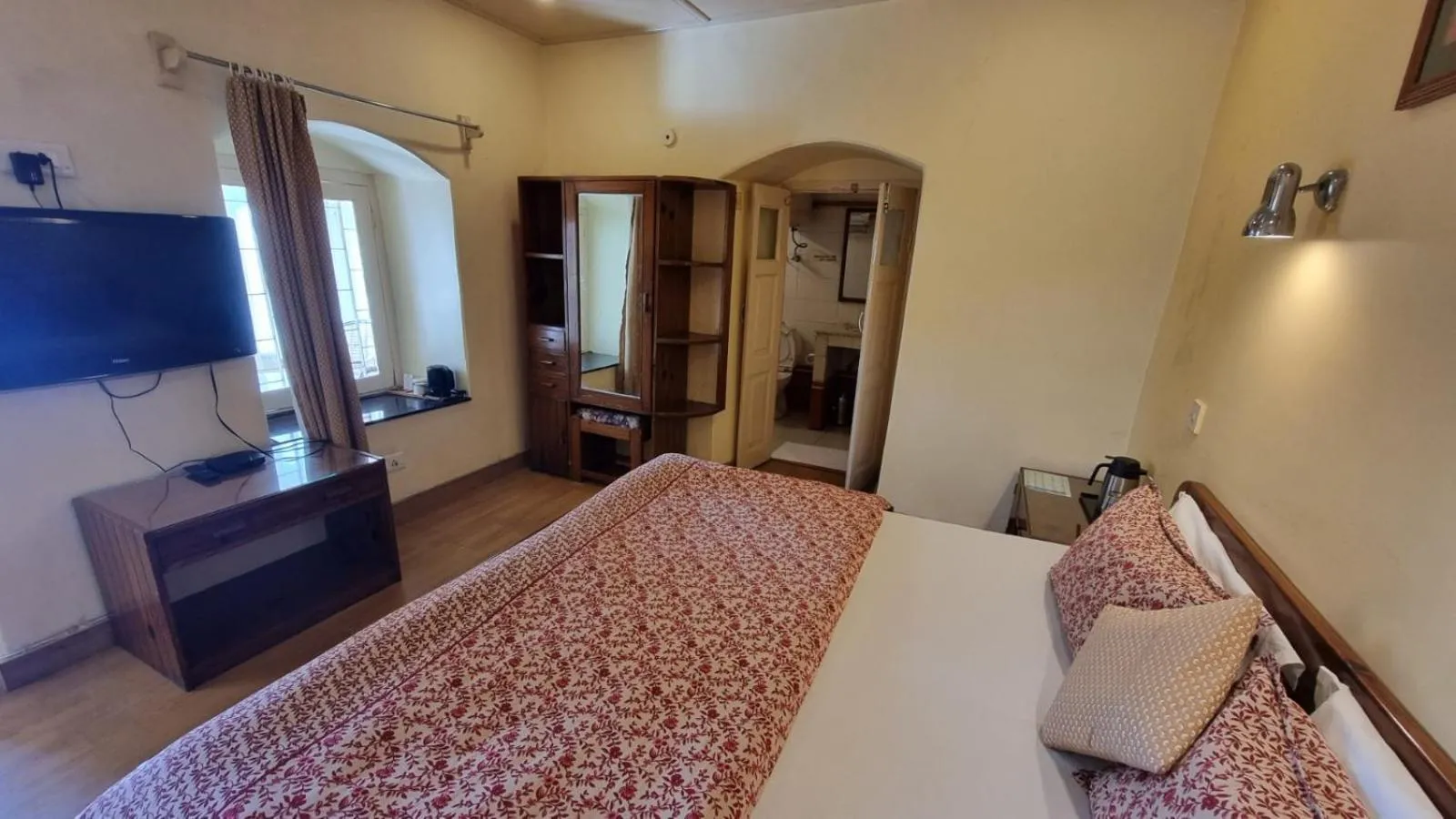 Bed in Hotel Padmini NIvas