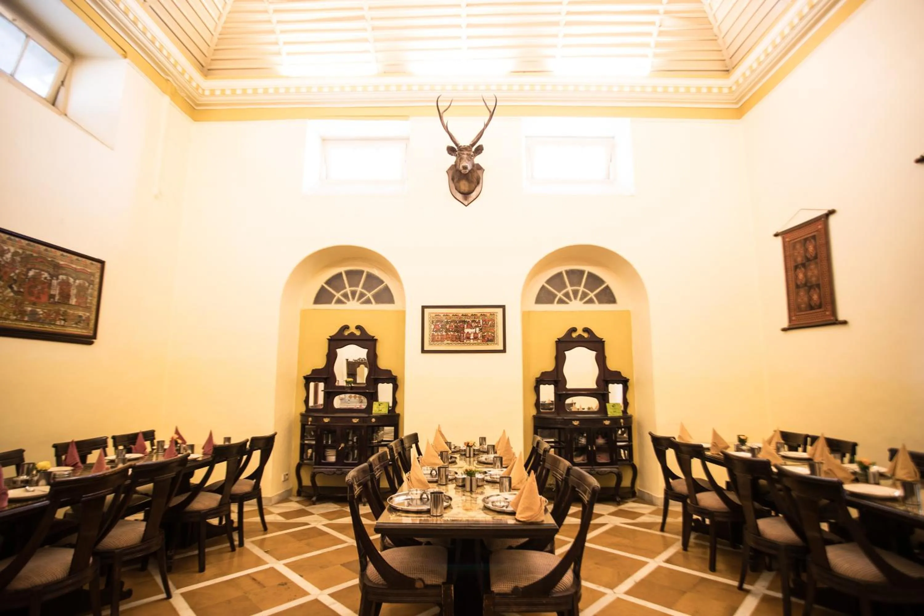Restaurant/places to eat in Hotel Padmini NIvas