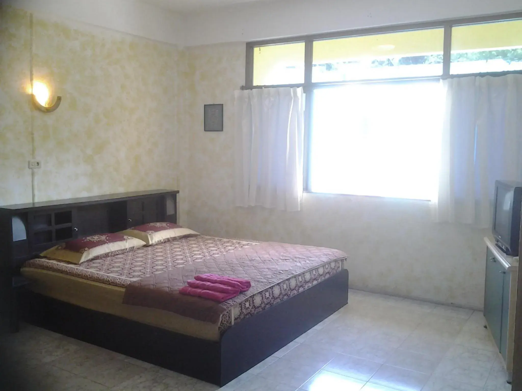 Double Room with Air-Conditioner and Shared Bathroom in JP hometel Double Room with Air-Conditioner and Shared Bathroom in JP hometel