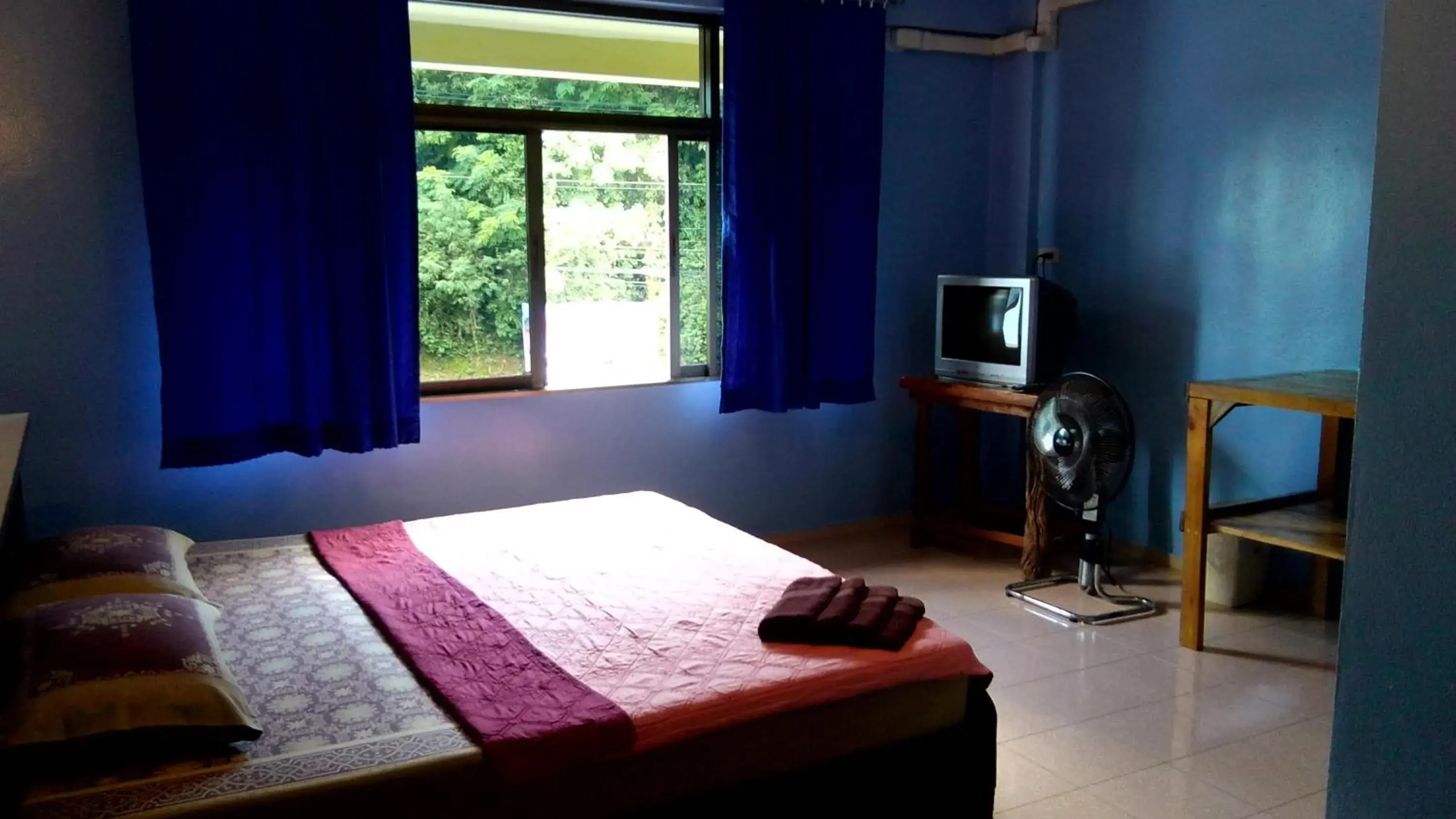 Double Room with Fan in JP hometel Double Room with Fan in JP hometel