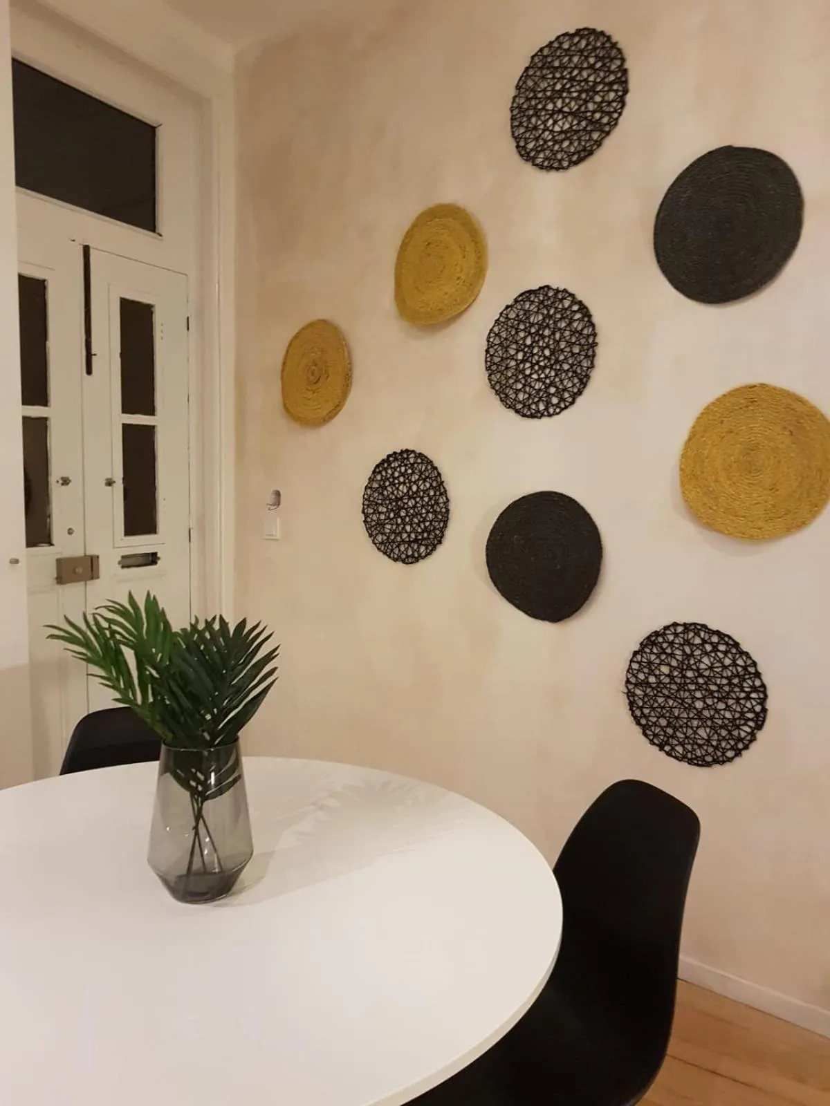 Dining area in Oporto Foz House close to the beach