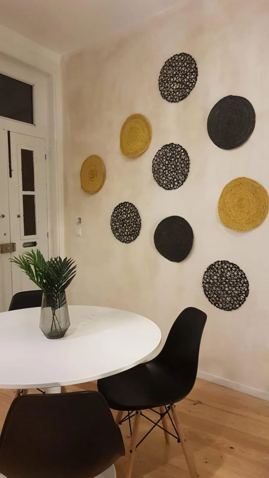 Dining area in Oporto Foz House close to the beach